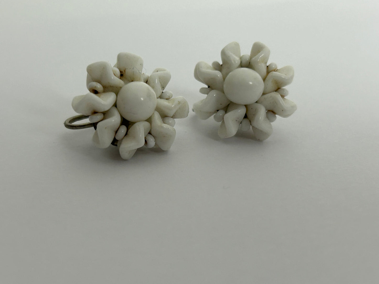 Vintage 1960s White Milk Glass Flower Screw Back Mod Earrings