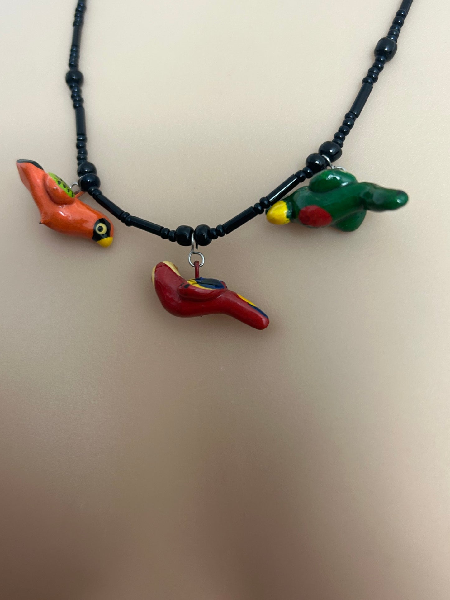 Vintage 1980s Black Bead & Birds Barrel Clasp Cute Fun Necklace