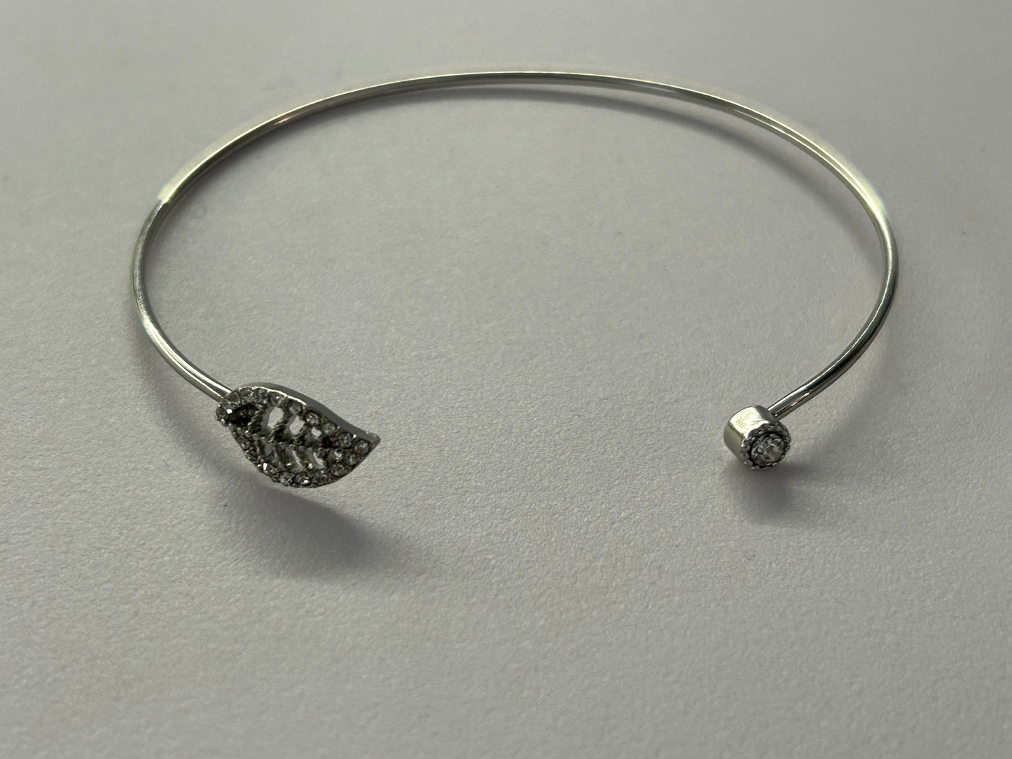 Vintage Pretty Silver Tone Thin Delicate Leaf Cuff Bangle.