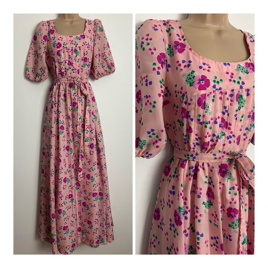 Vintage 1970s UK Size 10 Pretty Pink Tones Floral Print Short Sleeve Pintuck Pleated Maxi Dress