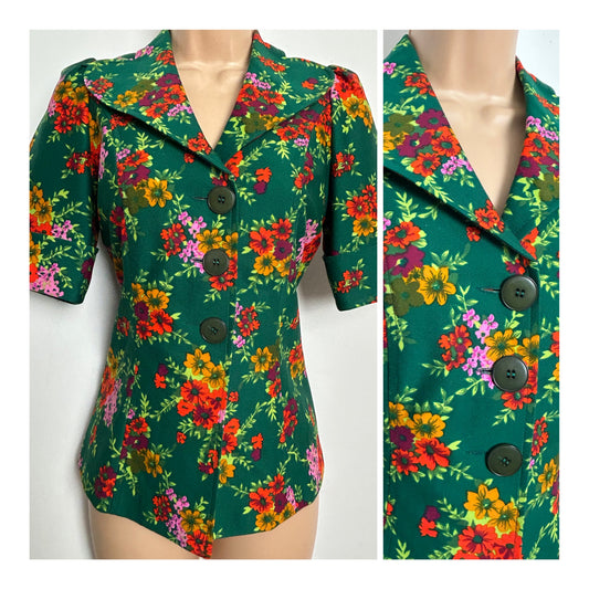 Vintage 1970s Size 10 Dark Green Red Pink & Orange Floral Print Short Sleeve Shirt/Blouse