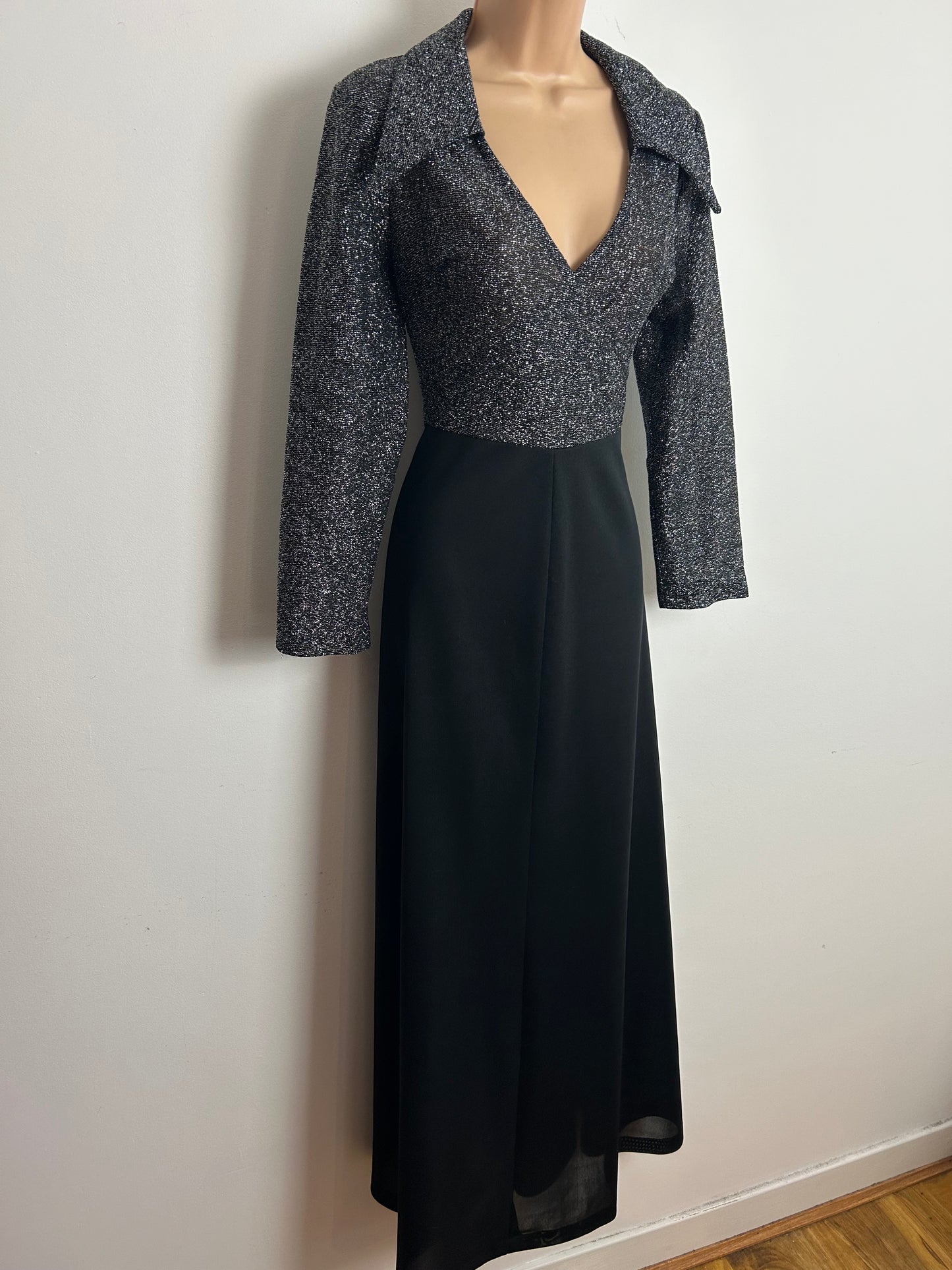 Vintage 1970s Size 12 Black & Silver Glittery Shimmery Lurex Dagger Collar Long Sleeve Evening Maxi Dress
