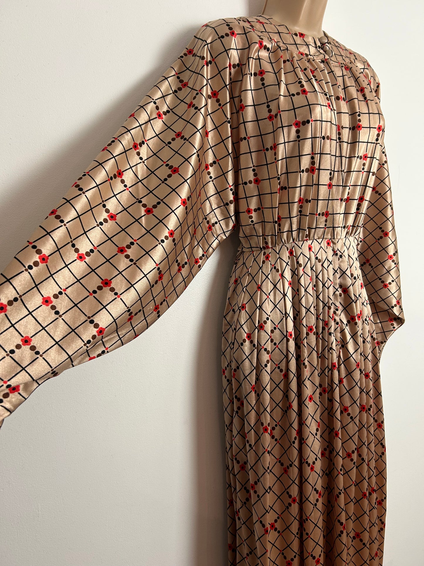 Vintage Late 1960s JEAN VARON UK Size 6 Goldy Beige Black Brown & Red Check Spot & Poppy Print Pleated Maxi Dress