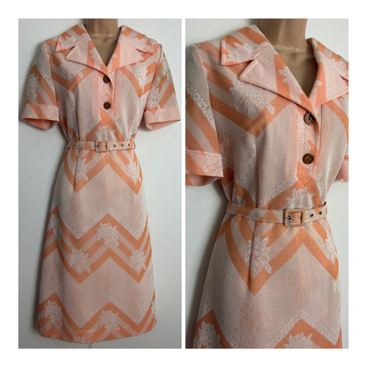 Vintage 1970s Size 12-14 Peach Tones Zig Zag & Floral Print Short Sleeve Belted Mod Dress