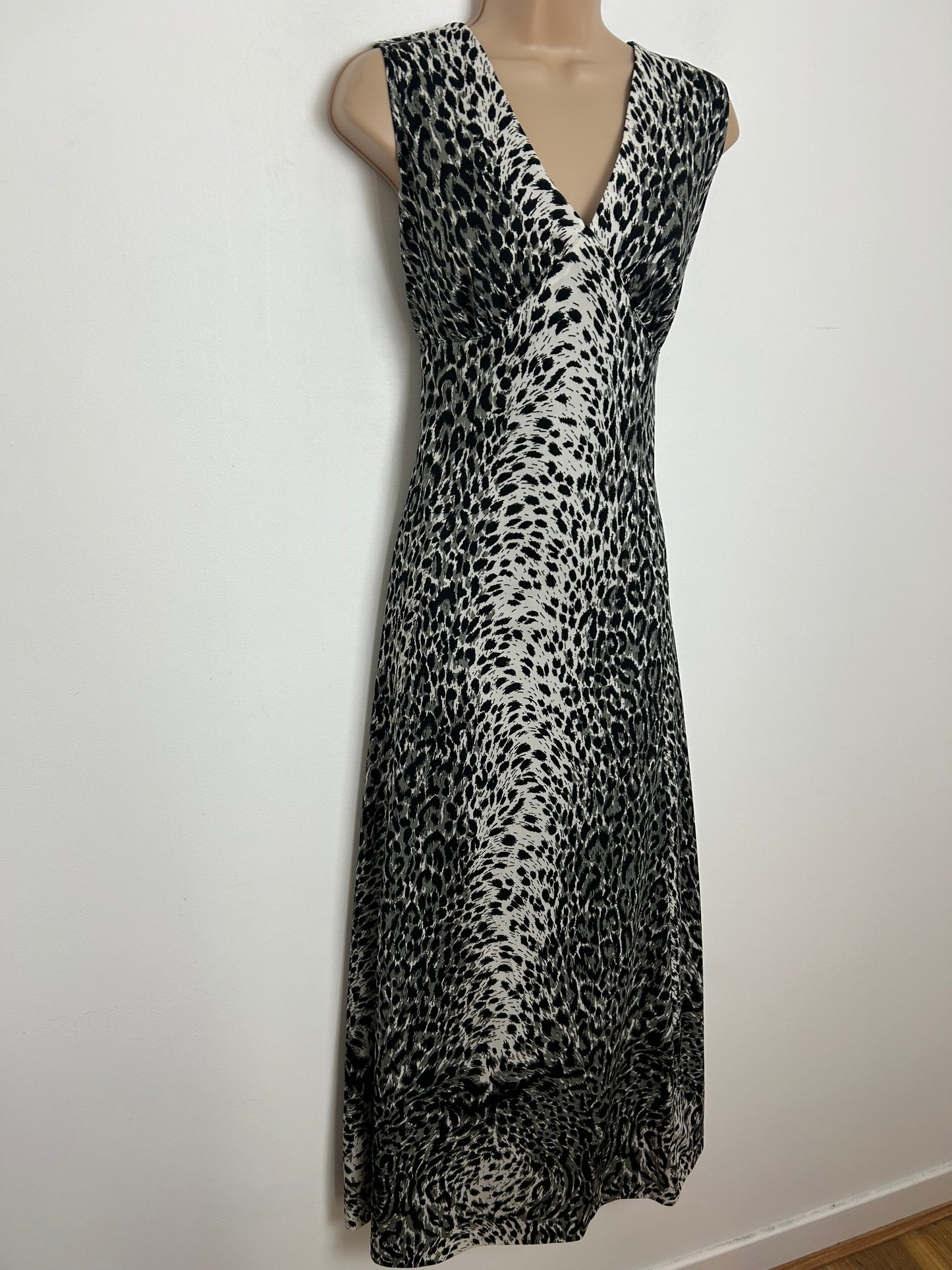 Vintage 1970s Size 8 Grey & Black Animal/Leopard Print Sleeveless Max Dress
