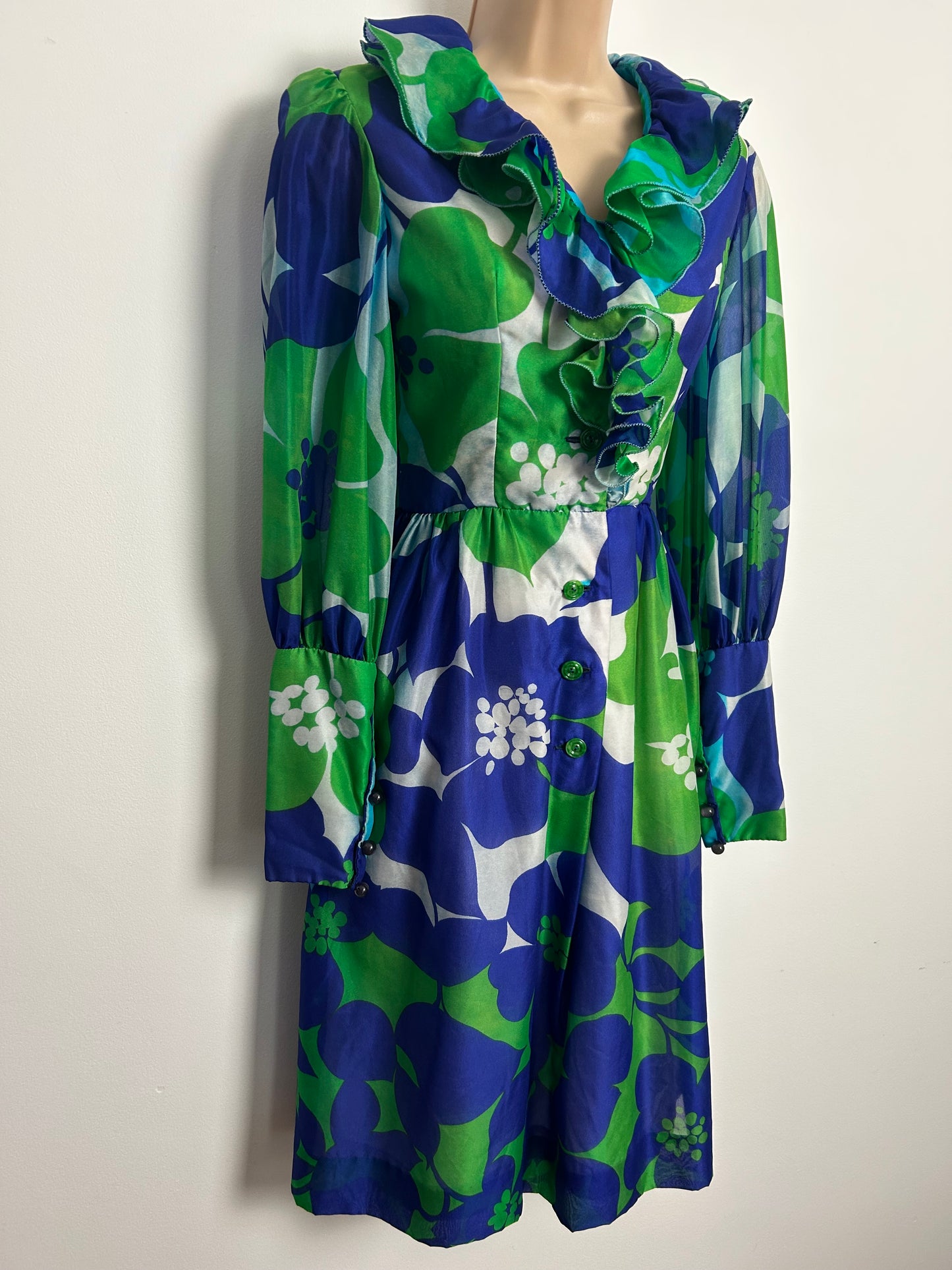 Vintage 1970s J.M. Martin Size 6 Beautiful Blue & Green Abstract Bold Floral Ruffle Trim Dress
