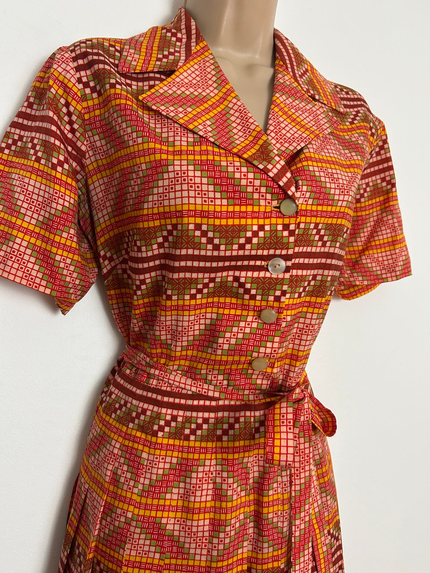 Vintage 1970s Size 14 Red Green & Yellow Abstract Geo Print Belted Pleated Mod Day Dress