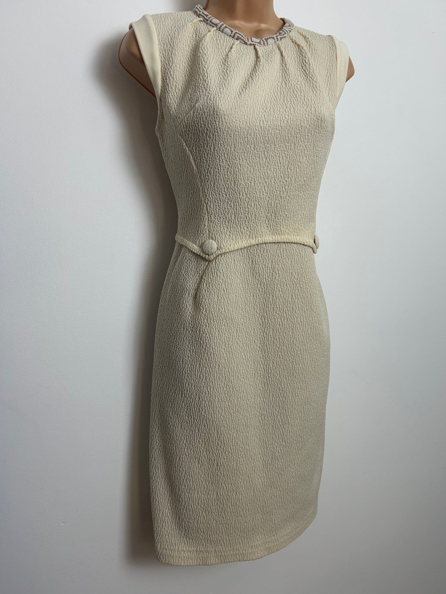 Vintage 1960s Size 10 Cream Textured Crimplene Mod Shift Dress