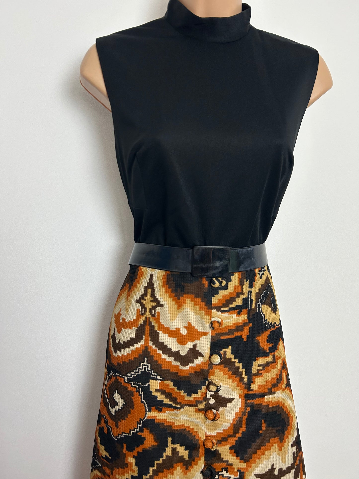 Vintage 1970s Size 8 Black Brown Beige & Rust Abstract Print Sleeveless Belted Maxi Dress