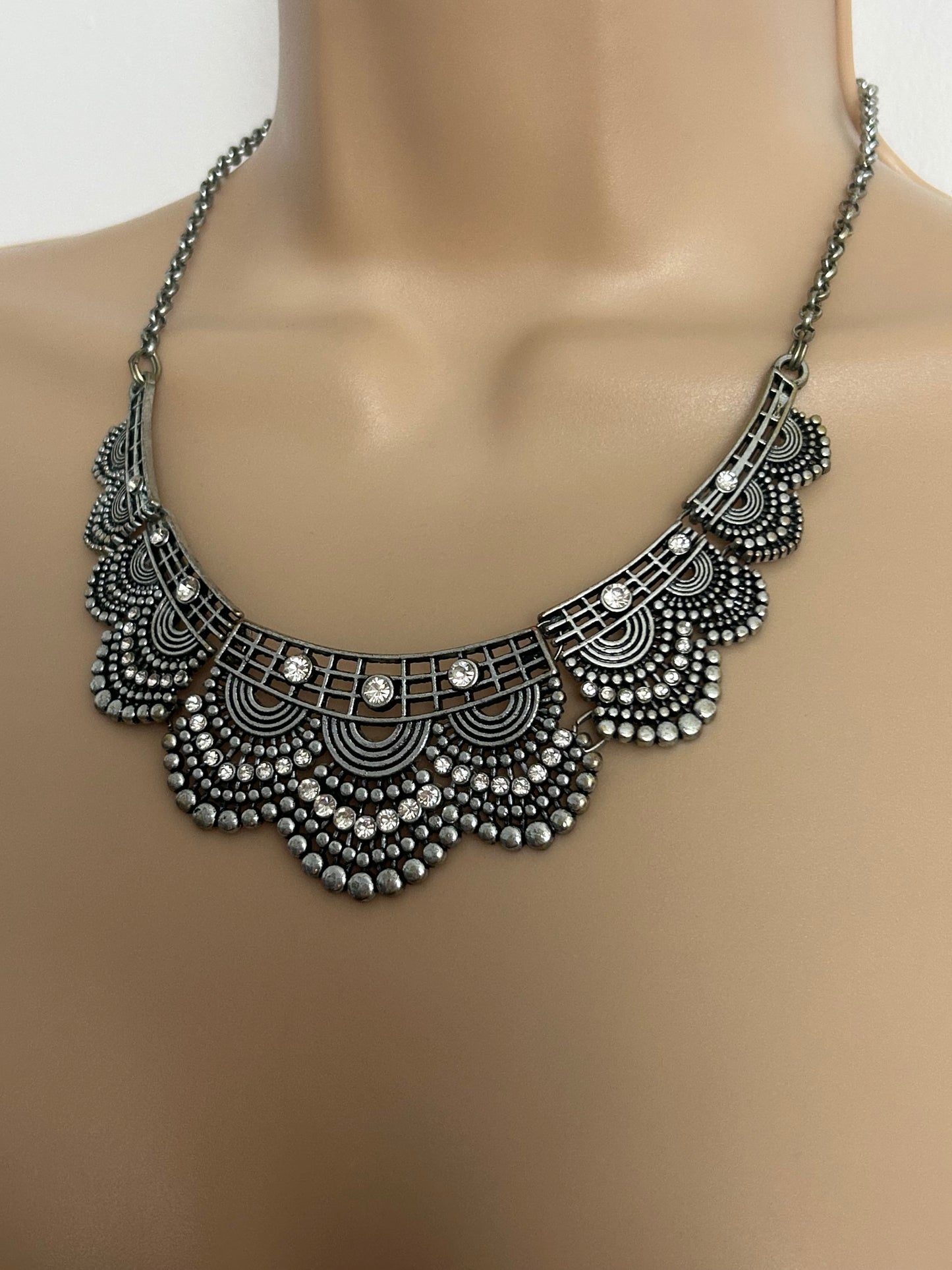 Vintage Silver Tone Base Metal Boho Art Deco Style Diamante Set Scallop Design Necklace