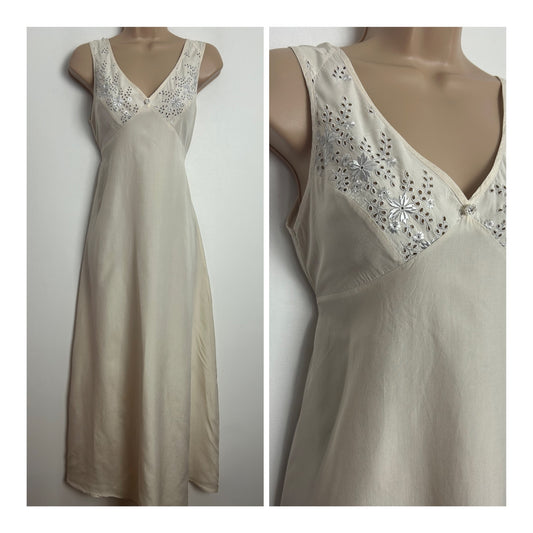 Vintage 1970s Size 10 Cream Pure Silk Floral Detail Tie Back Full Length Night Dress