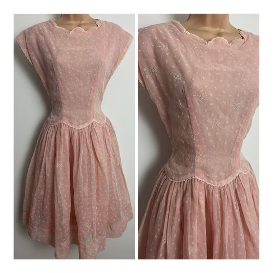Vintage Early 1950s Size 6 Pale Pink Floral Pattern Sleeveless Gather Pleated Dress