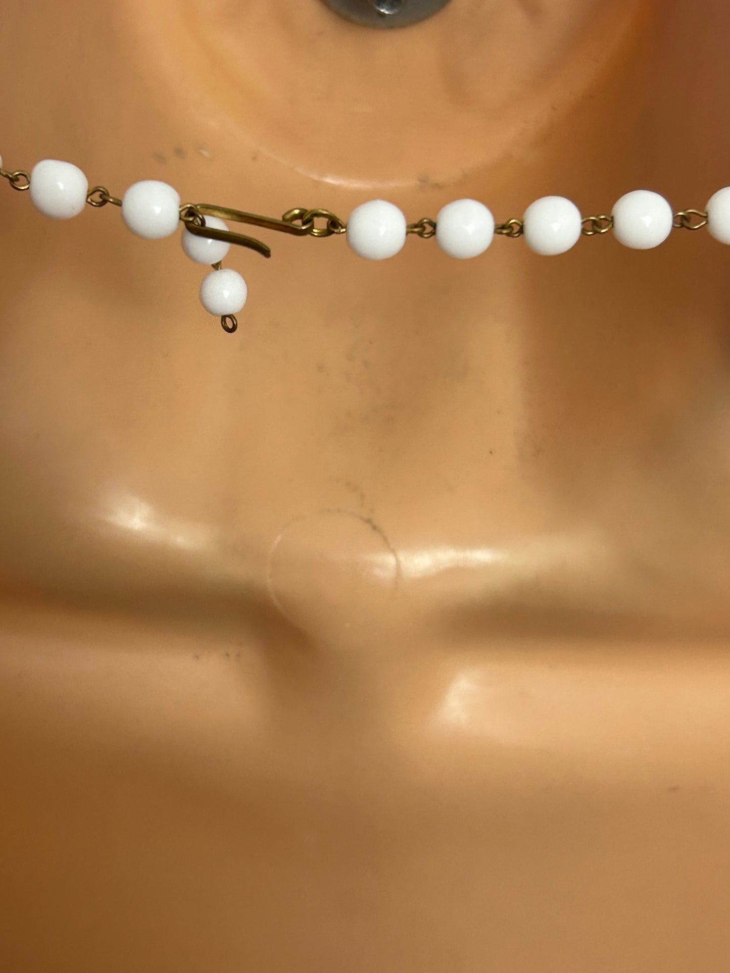 Vintage 1950s/1960s White Milk Glass Deco Style Choker Necklace