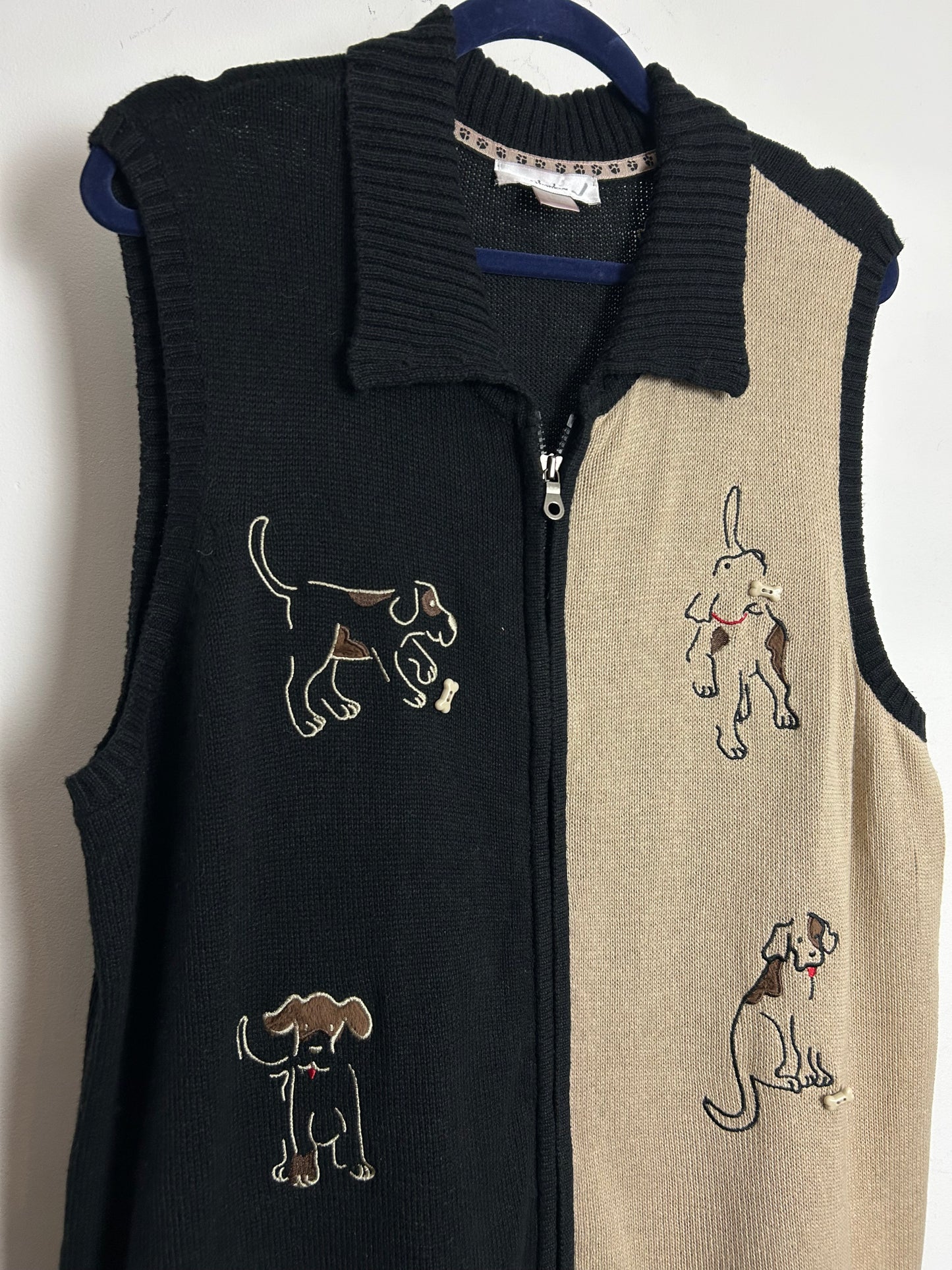 Vintage Y2K CJ BANKS Size 16/18 Black & Beige Cotton Mix Embroidered Dog Pattern Novelty Sleeveless Cardigan