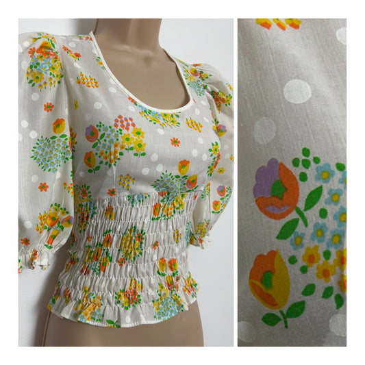 Vintage 1970s Size 6 White & Orange Floral Print Short Sleeve Shirred Bodice Cotton Mix Top