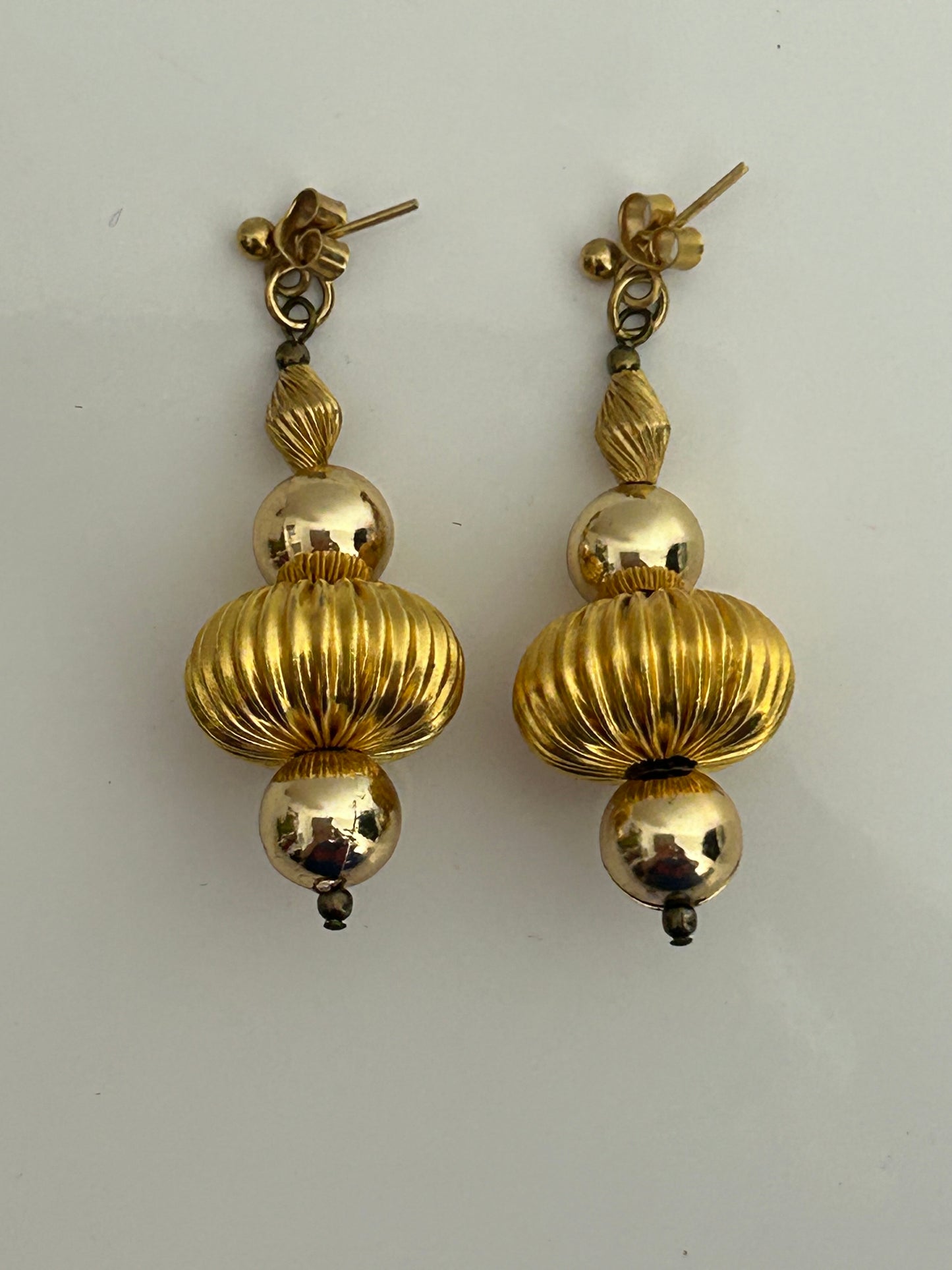 Vintage Gold Tone Ribbed Effect Statement Drop Earrings