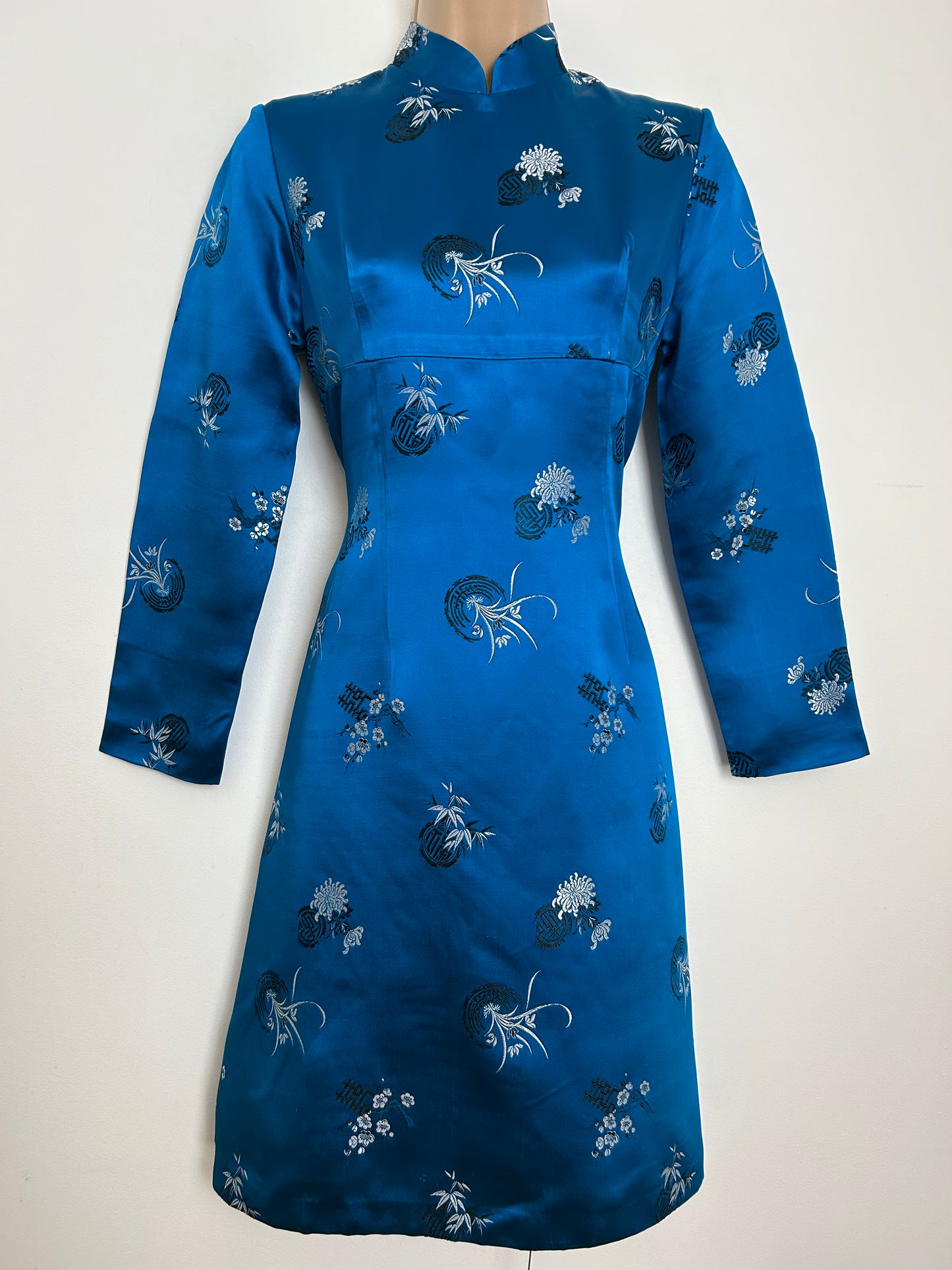 Vintage 1960s Size 6 Persian Blue Chinese Satin Jacquard Long Sleeve Mod Dress