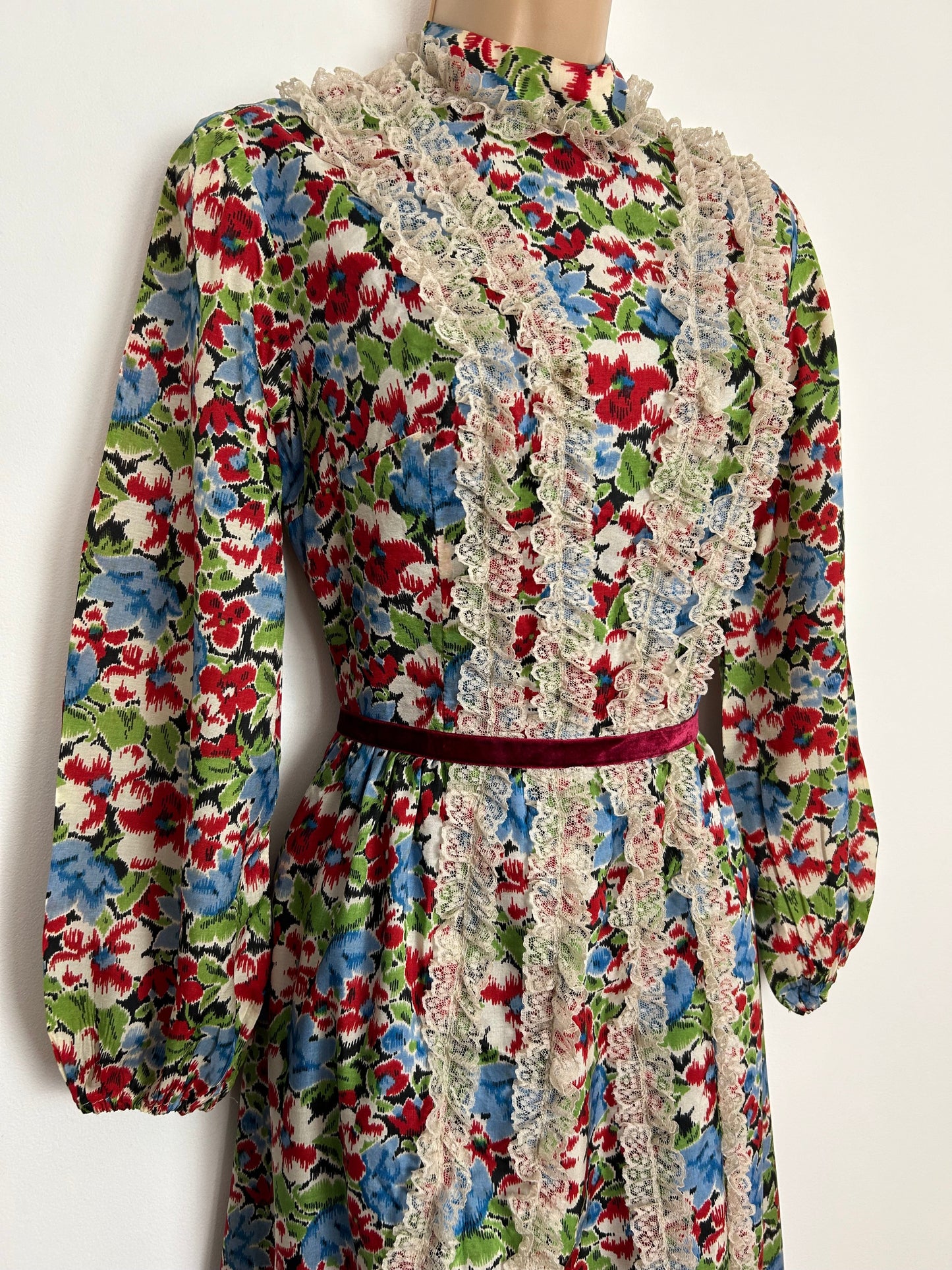 Vintage 1970s ANGELA GORE UK Size 6-8 Red Blue & Green Floral Print Lace Trim Prairie Boho Maxi Dress