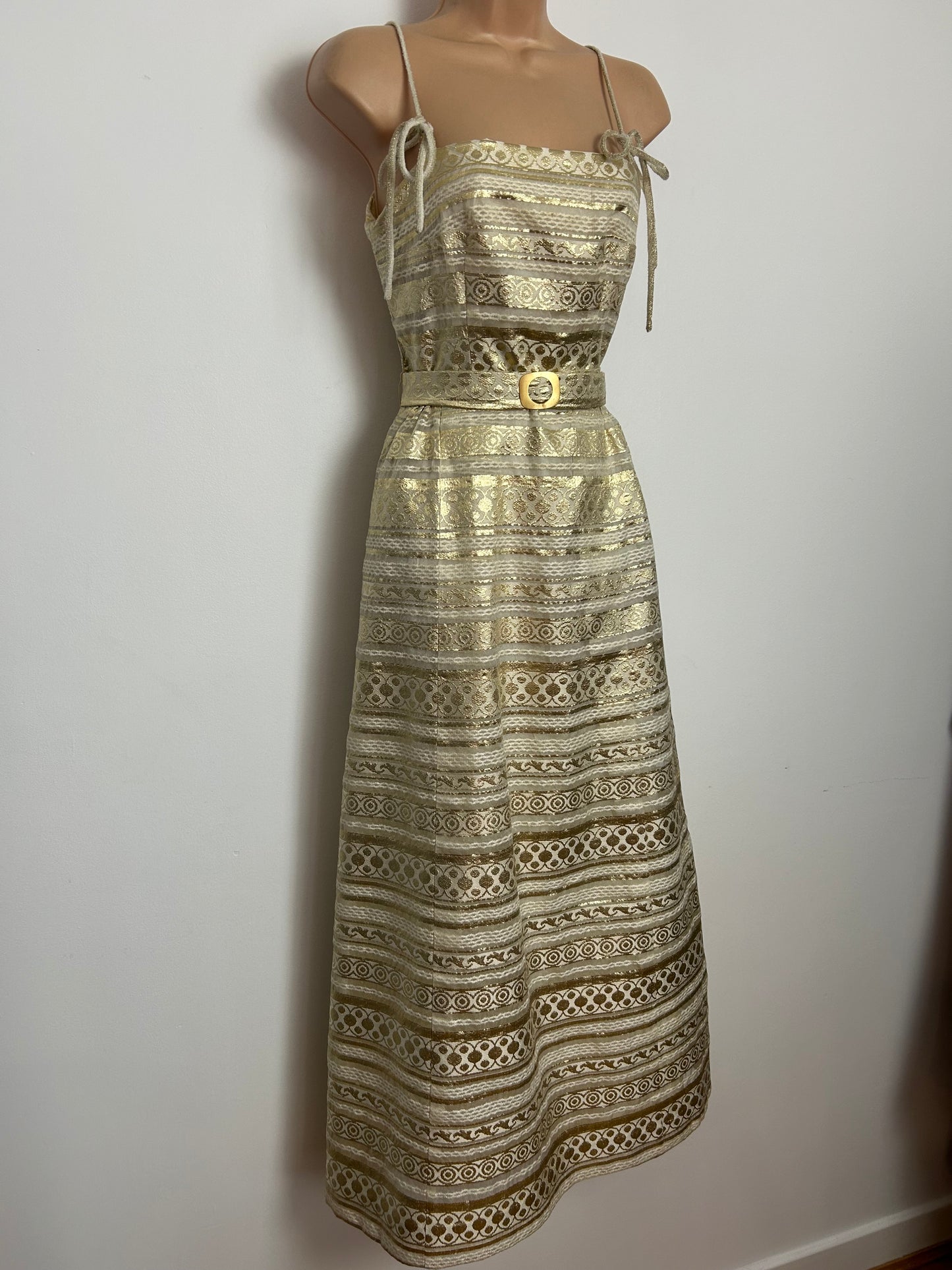 Vintage 1960s Size 6 Cream & Gold Abstract Stripe Brocade Tie Strap Belted Occasion Dress
