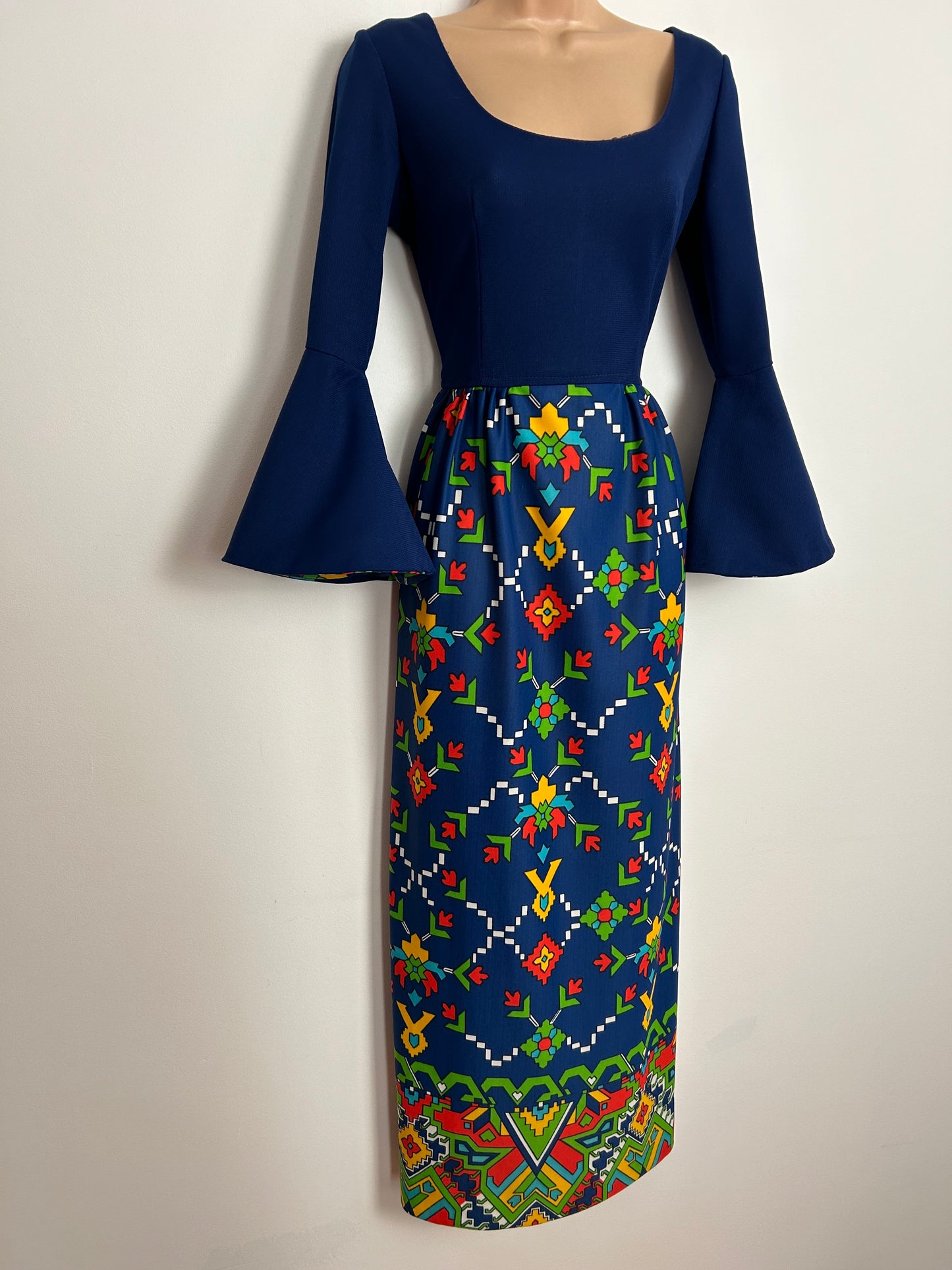 Vintage 1970s UK Size 10 Navy Blue Red Green Yellow & Blue Asbtract Geo Print Flared Cuff Maxi Dress