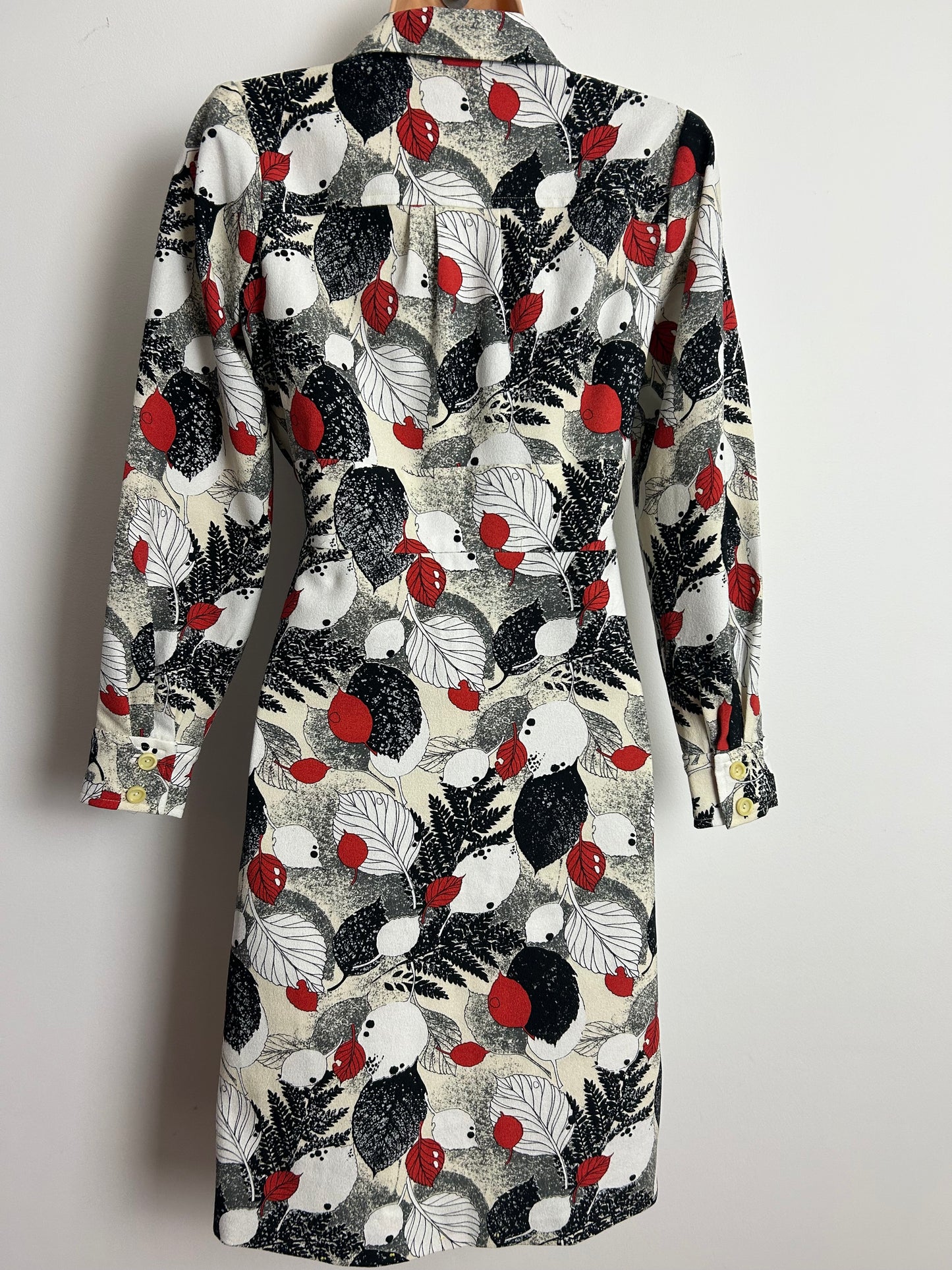 Vintage 1970s Size 12 White Beige & Red Leaf Print Long Sleeve Day Dress