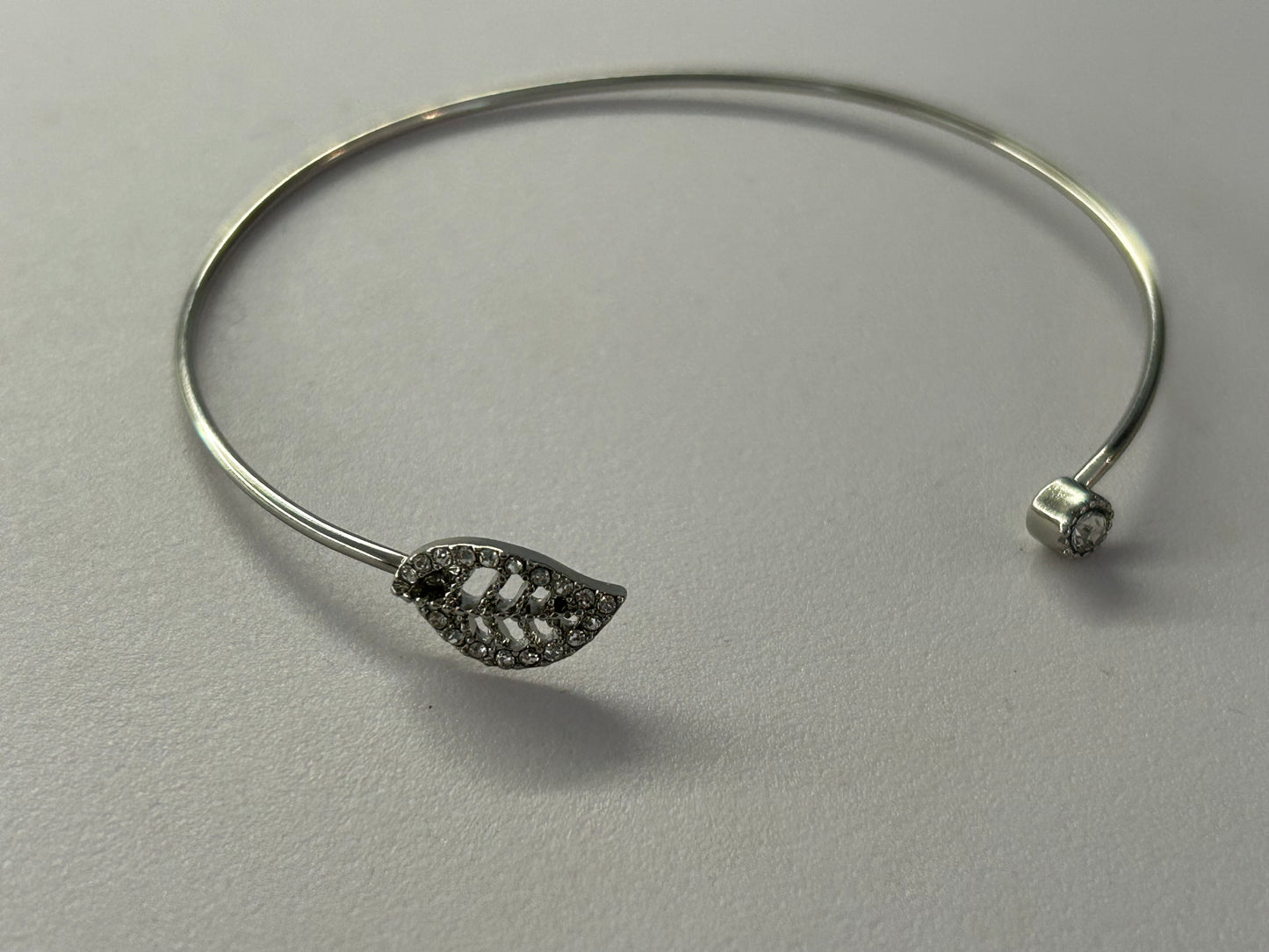 Vintage Pretty Silver Tone Thin Delicate Leaf Cuff Bangle.