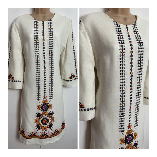 Vintage 1960s UK Size 10 Gorgeous White Black Orange & Red Embroidered Detail Wool Mix Mod Shift Dress