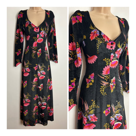 Vintage 1970s UK Size 6-8 Black & Pink Floral Print Long Sleeve Pointed Cuff Velour Velvet Maxi Dress