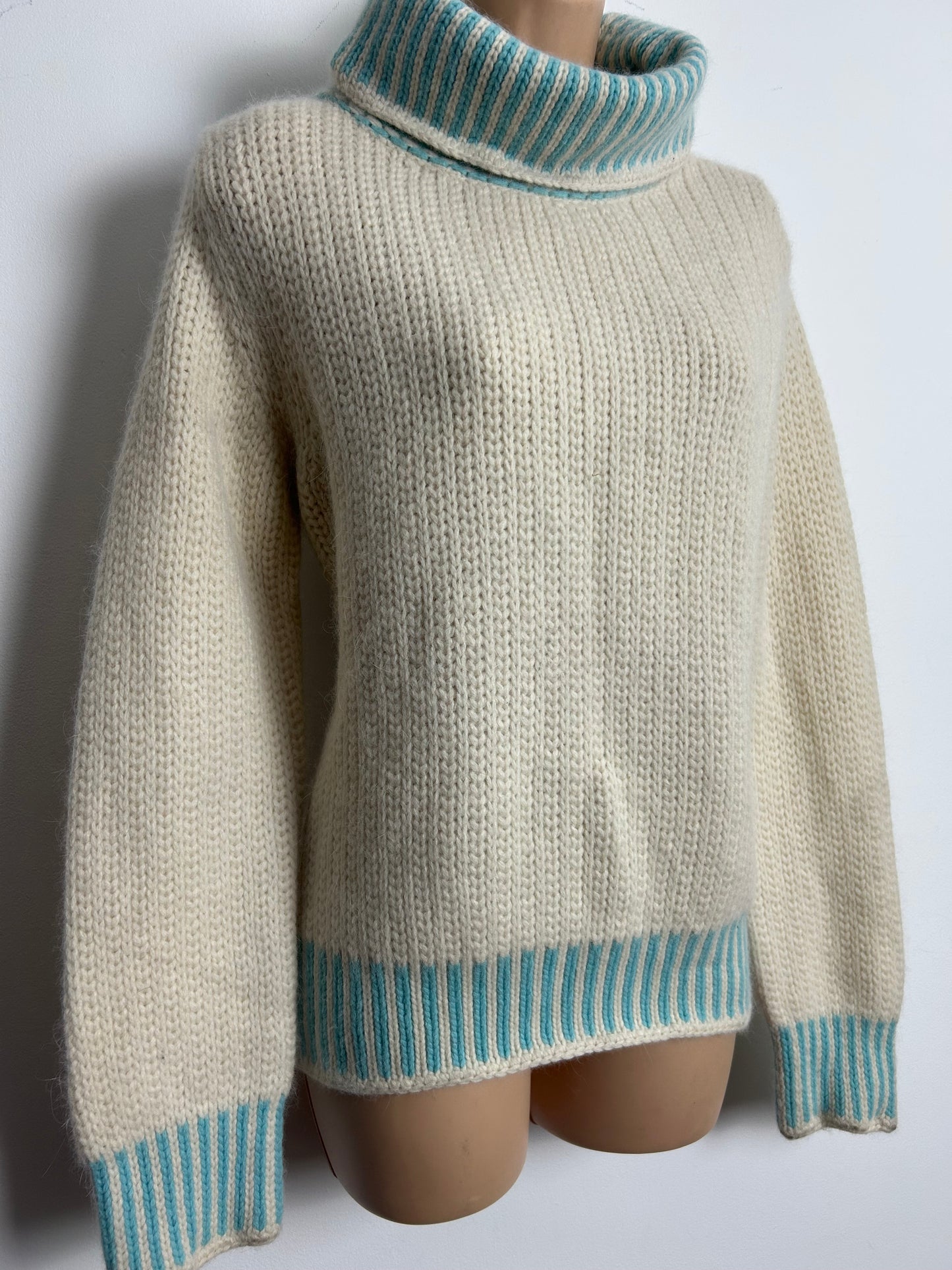 Vintage 1980s Size 12-14 Cream & Blue Chunky Knit Funnel Neck Long Sleeve Wool Jumper