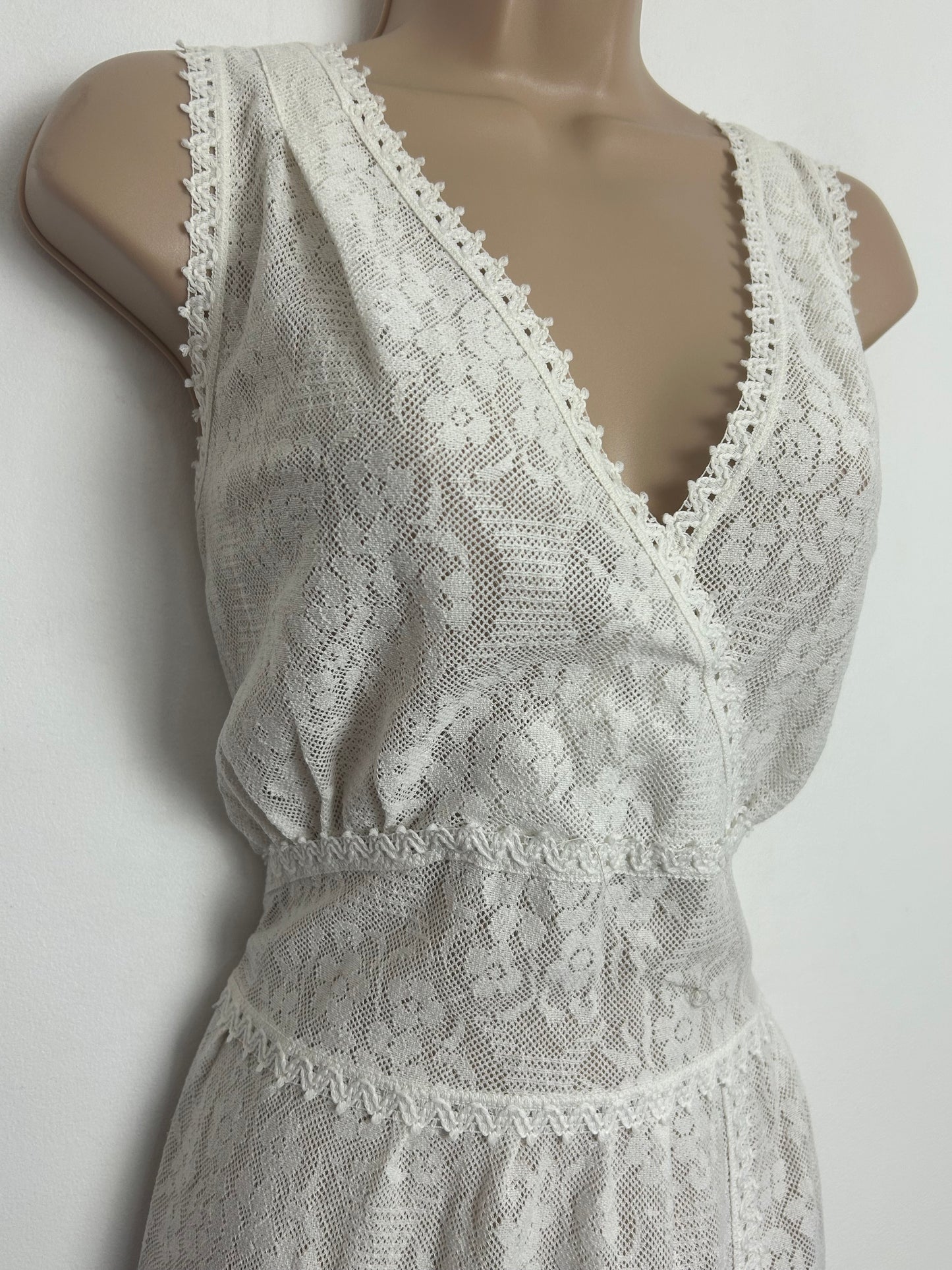 Vintage HANRO Made In Switzerland Size 12-14 White Cotton Lace Mock Wrap Style Mid Length Nightie