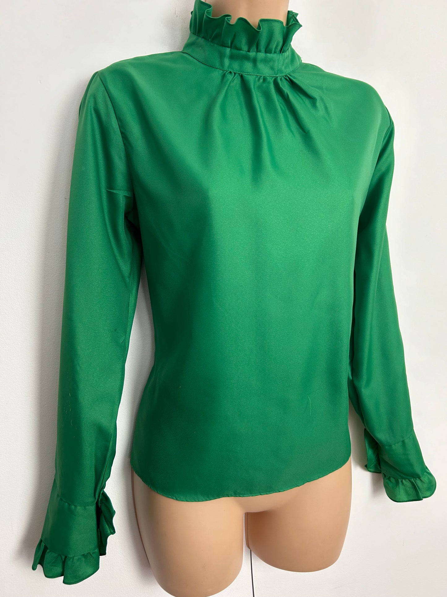 Vintage 1970s UK Size 12 Emerald Green Pie Crust Collar Long Sleeve Blouse