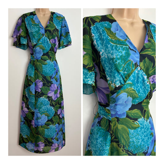 Vintage 1970s Size 12-14 Pretty Black Blue Green & Purple Floral Print Short Sleeve Tie Back Maxi Dress