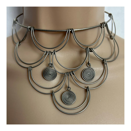 Vintage Silver Tone Scallop Design Chocker Necklace