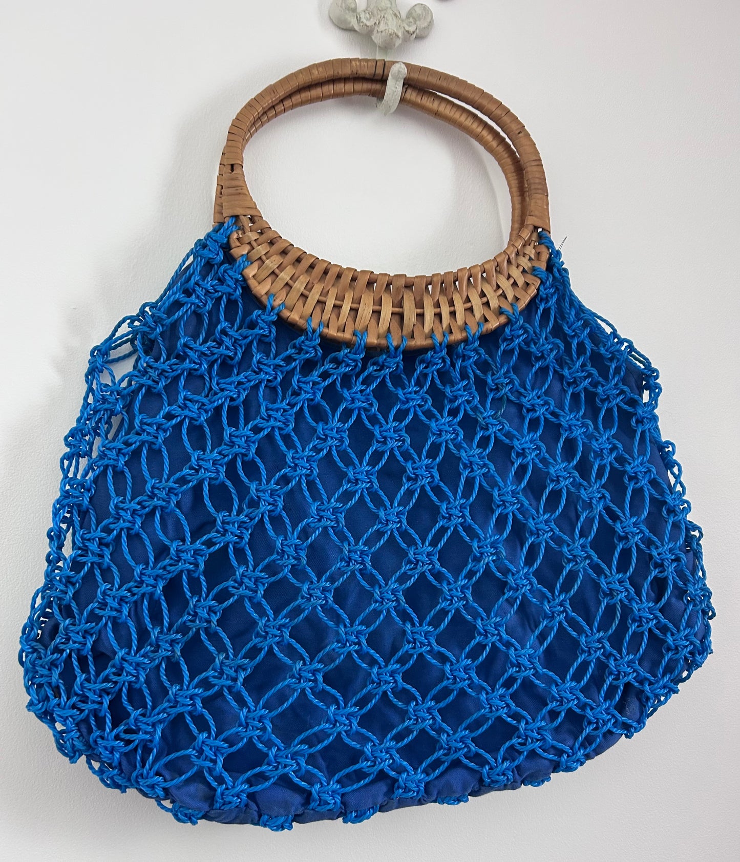 Vintage 1960s Blue Plastic String Woven Macrame Style Wooden Handle Shopping Bag