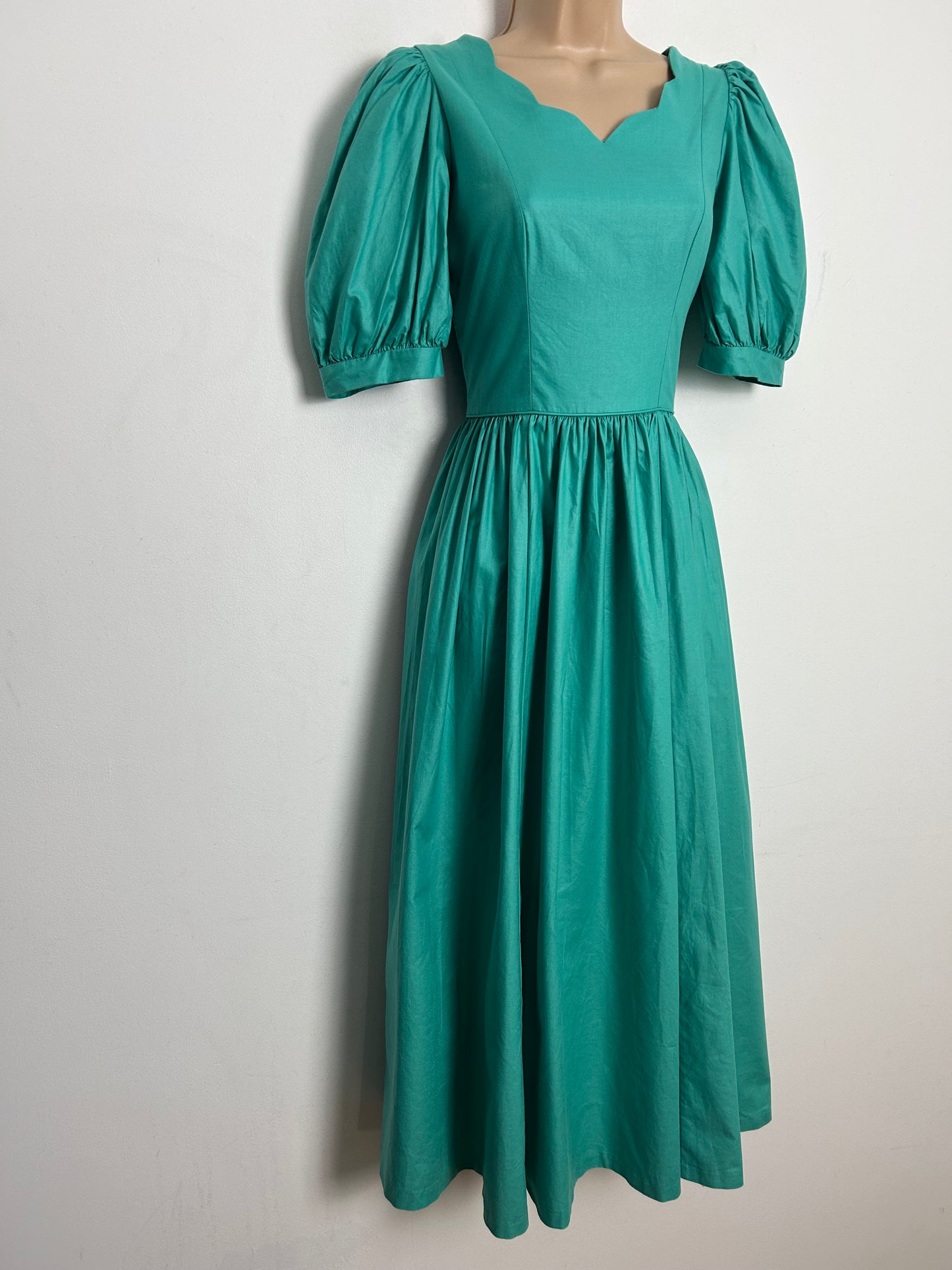 Vintage 1980s LAURA ASHLEY UK Size 6-8 (Size 10 On Label) Green Open Back Bow Detail Puffed Sleeve Gown/Dress