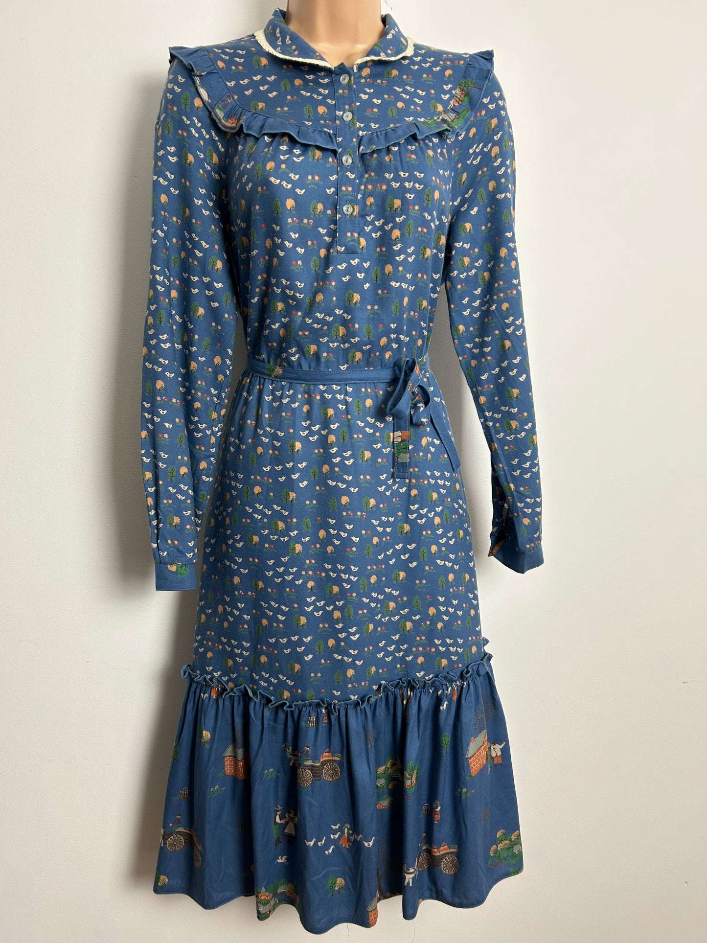 Vintage 1970s Size 12 Blue Duck & Farmyard Countryside Novelty Print Cotton Mix Prairie Belted Day Dress