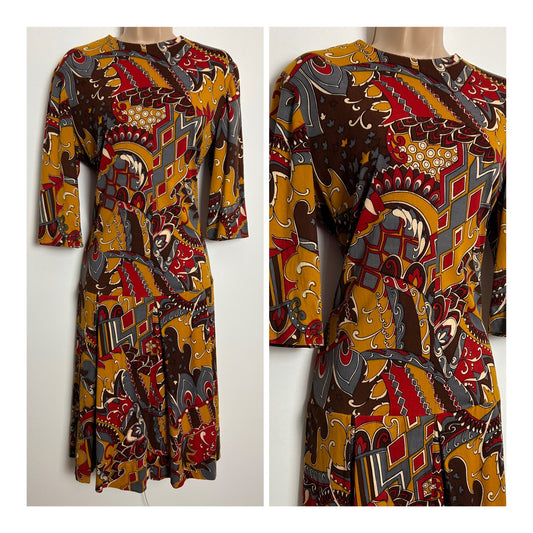 Vintage 1970s Size 10-12 Brown Mustard Grey & Red Abstract Psychedelic Print Pleated Mod Shift Dress