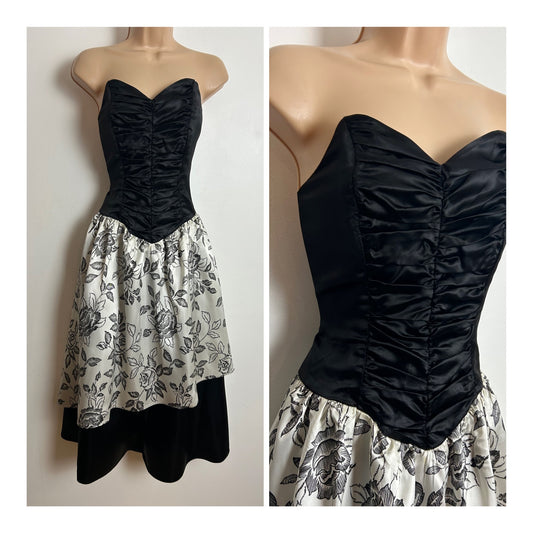 Vintage 1980s YESSICA Size 10 Black & White Rose Floral Print Strapless Layered Party Prom Evening Dress