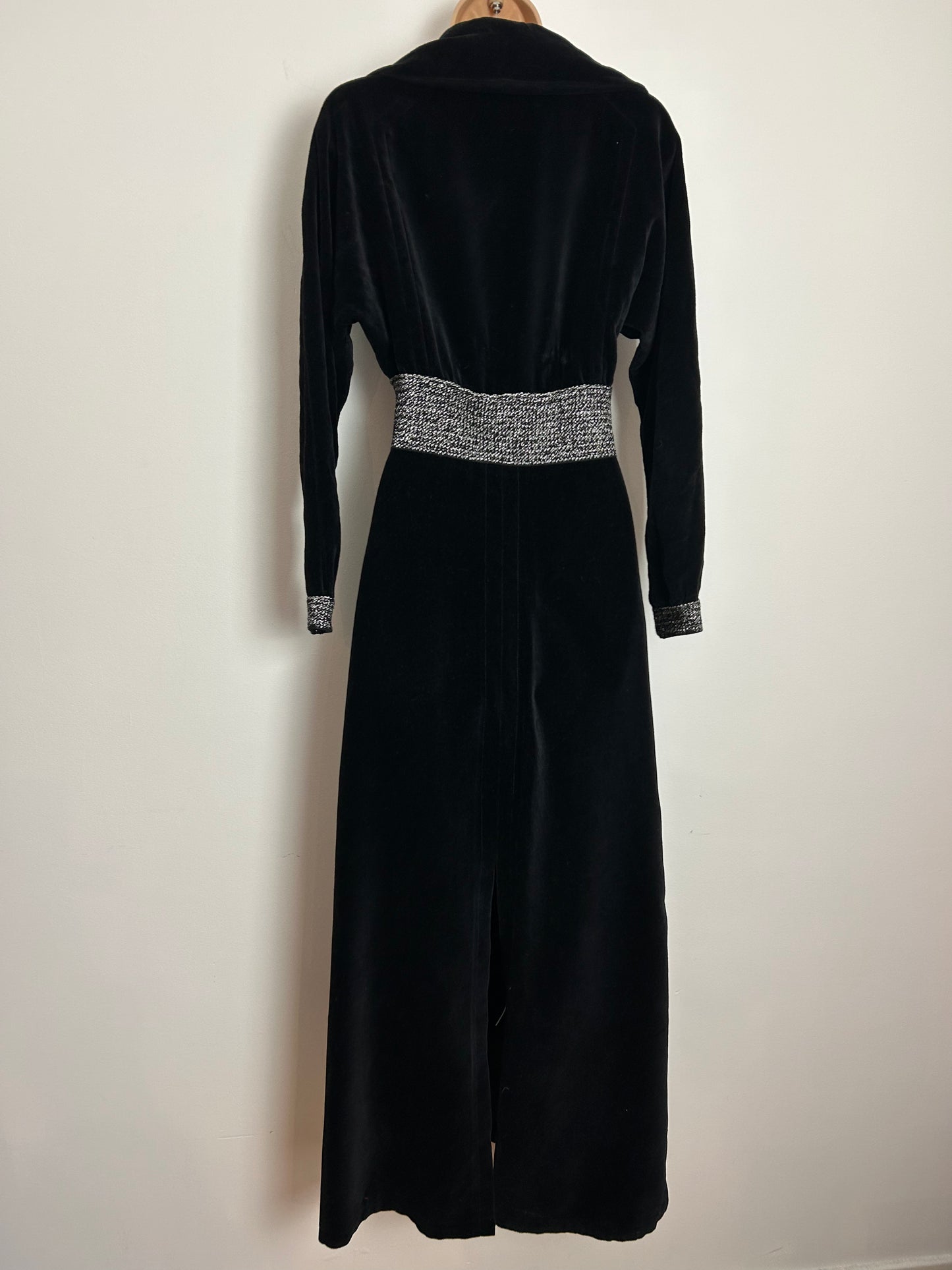 Vintage Late 1970s PIERRE CARDIN UK Size 6 Black Cotton Velvet Wide Collared Long Sleeve Zip Front Maxi Dress