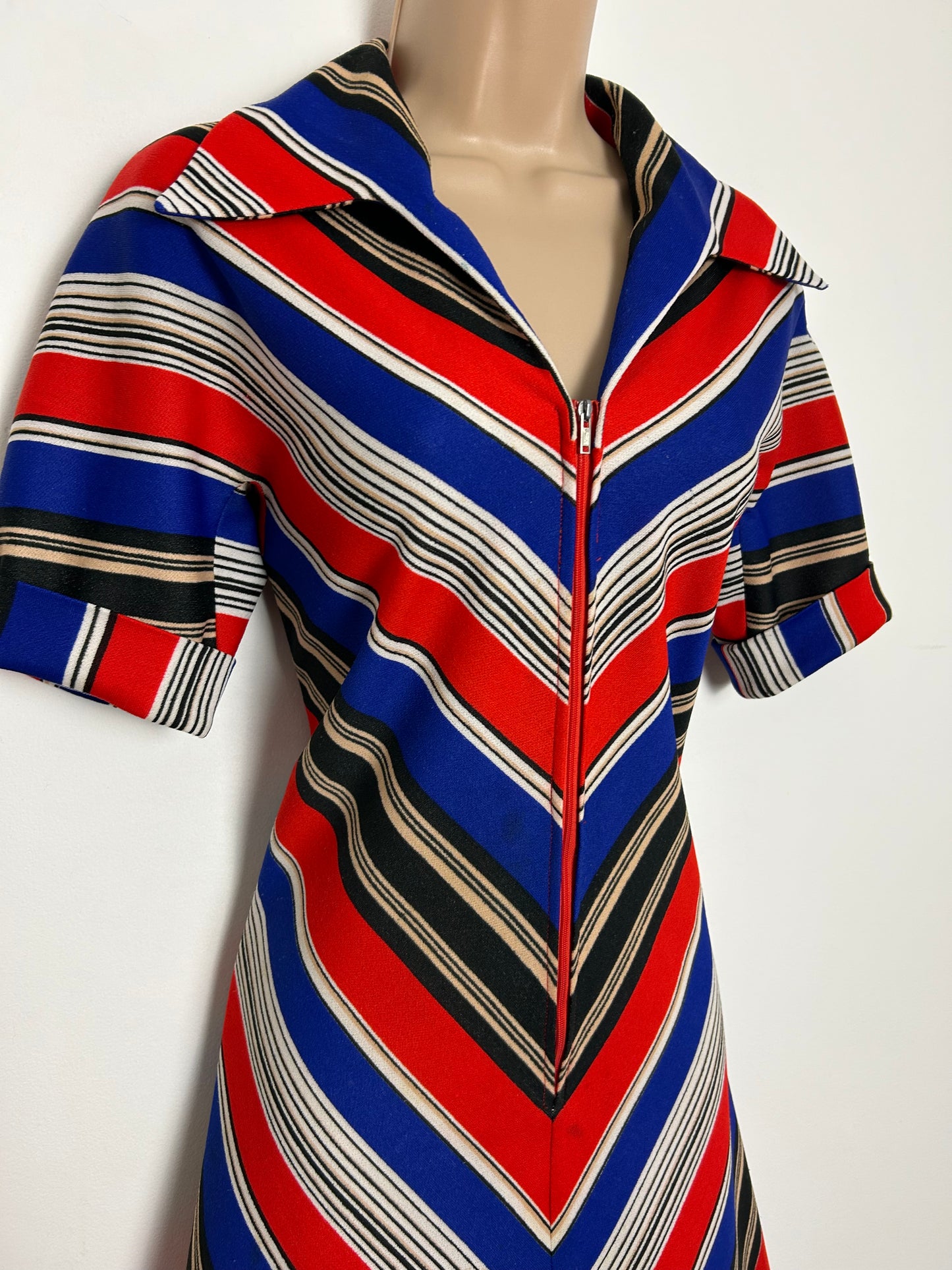 Vintage 1970s Size 10 Blue Red Black & Beige Chevron Stripe Print Zip Front Shift Mod Dress