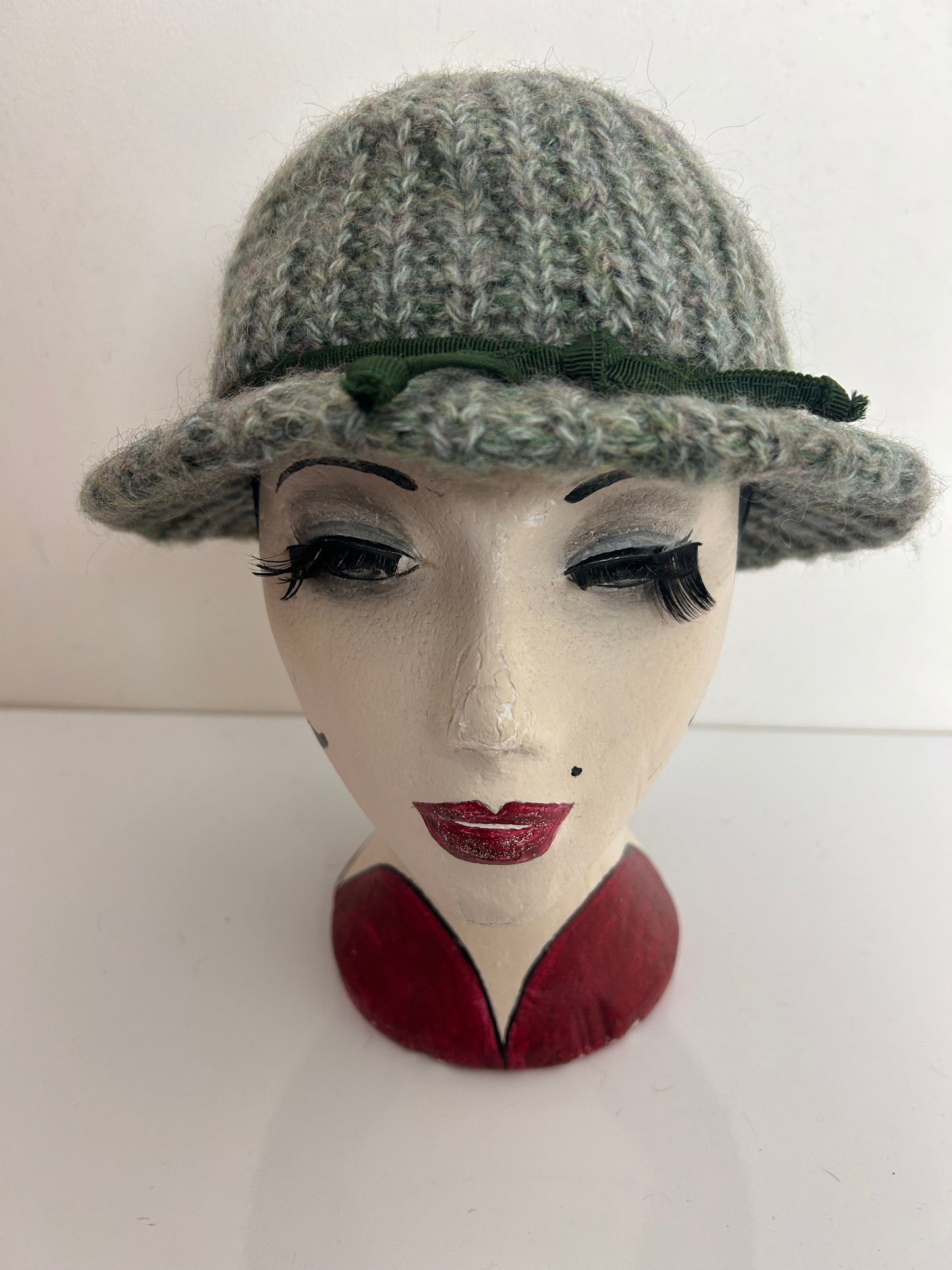 Vintage 1970s Green Wool Mix Cable Knit Braid Trim Hat With Chin Strap