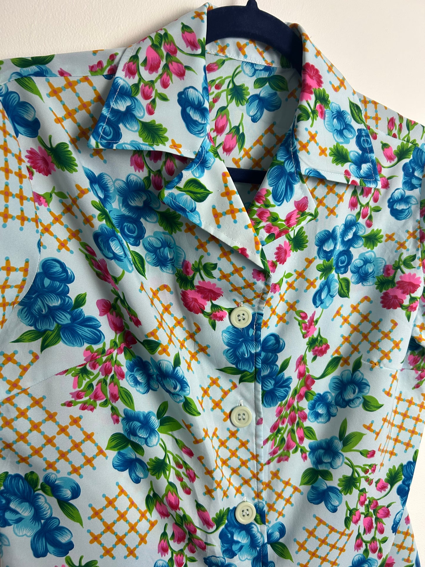 Vintage 1970s Size 12 Blue Pink & Orange Floral & Check Print Short Sleeve Shirt