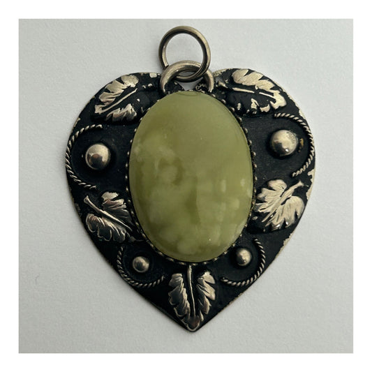 Vintage Silver Tone Base Metal Leaf Engraved Celtic Scottish Heart Shape Green Agate Stone Set Pendant