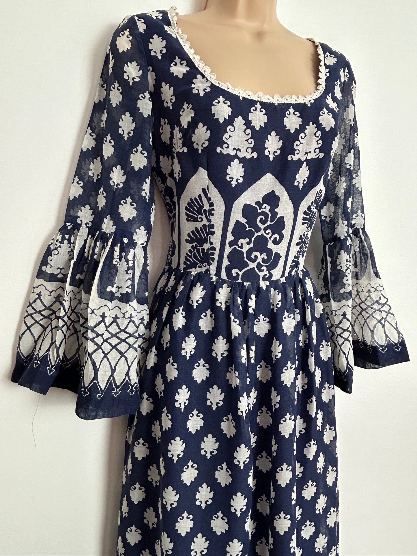 Vintage 1970s UK Size 8 Navy Blue & White Abstract Print Flared Cuff Cotton Mix Boho Maxi Dress