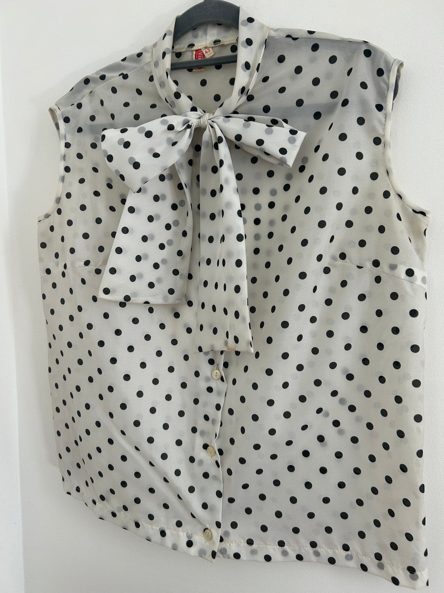 Vintage Late 1960s Size 12-14 White & Black Polka Dot Pussy Bow Sleeveless Blouse/Top