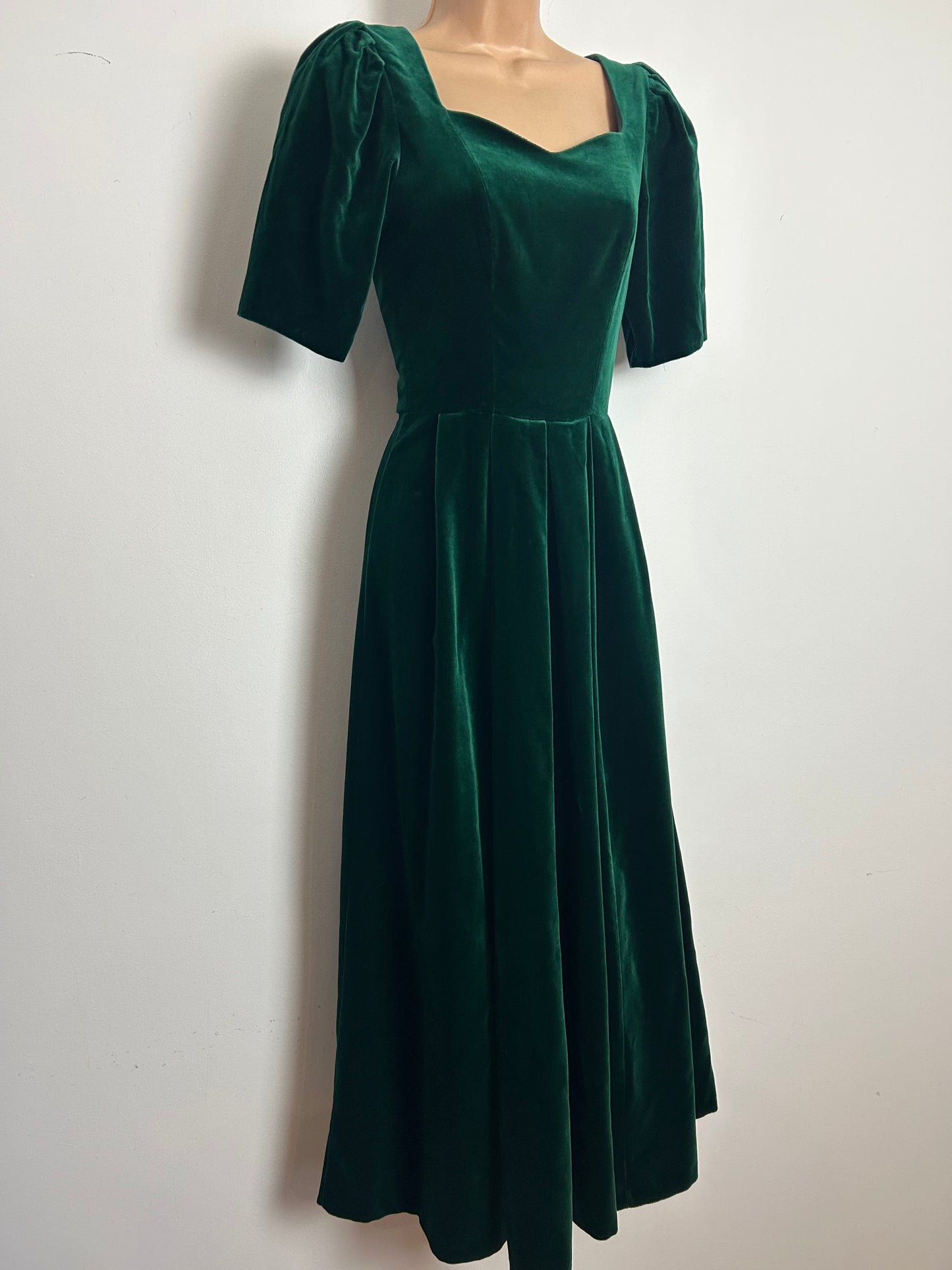 Vintage 1980s LAURA ASHLEY Size 6 (8 On Label) Dark Green Velvet Pleated Xmas Dress