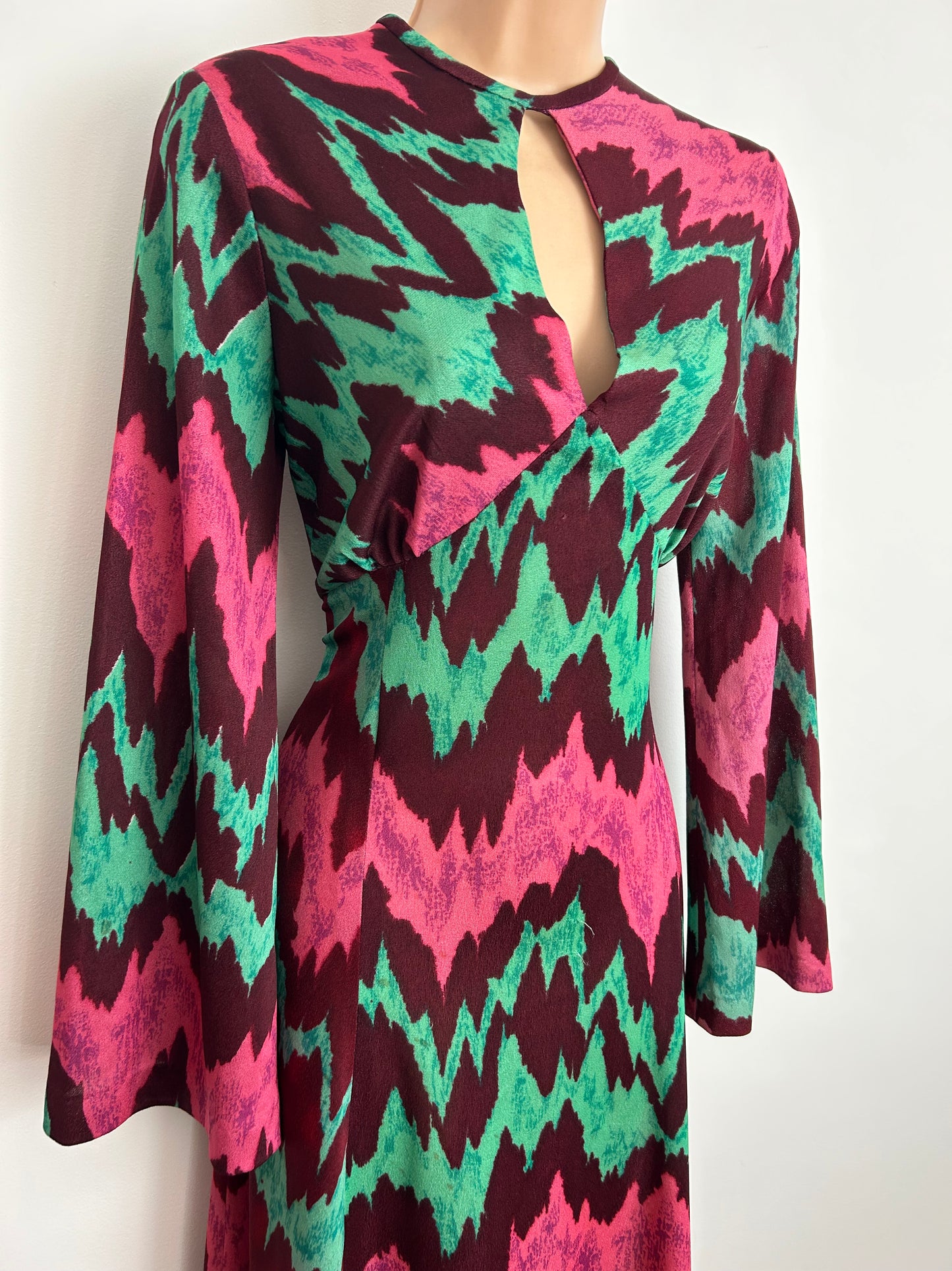 Vintage 1970s PENELOPE PICKWICK Size 10 Maroon Dark Pink & Green Zig zag Stripe Print Long Sleeve Maxi Dress
