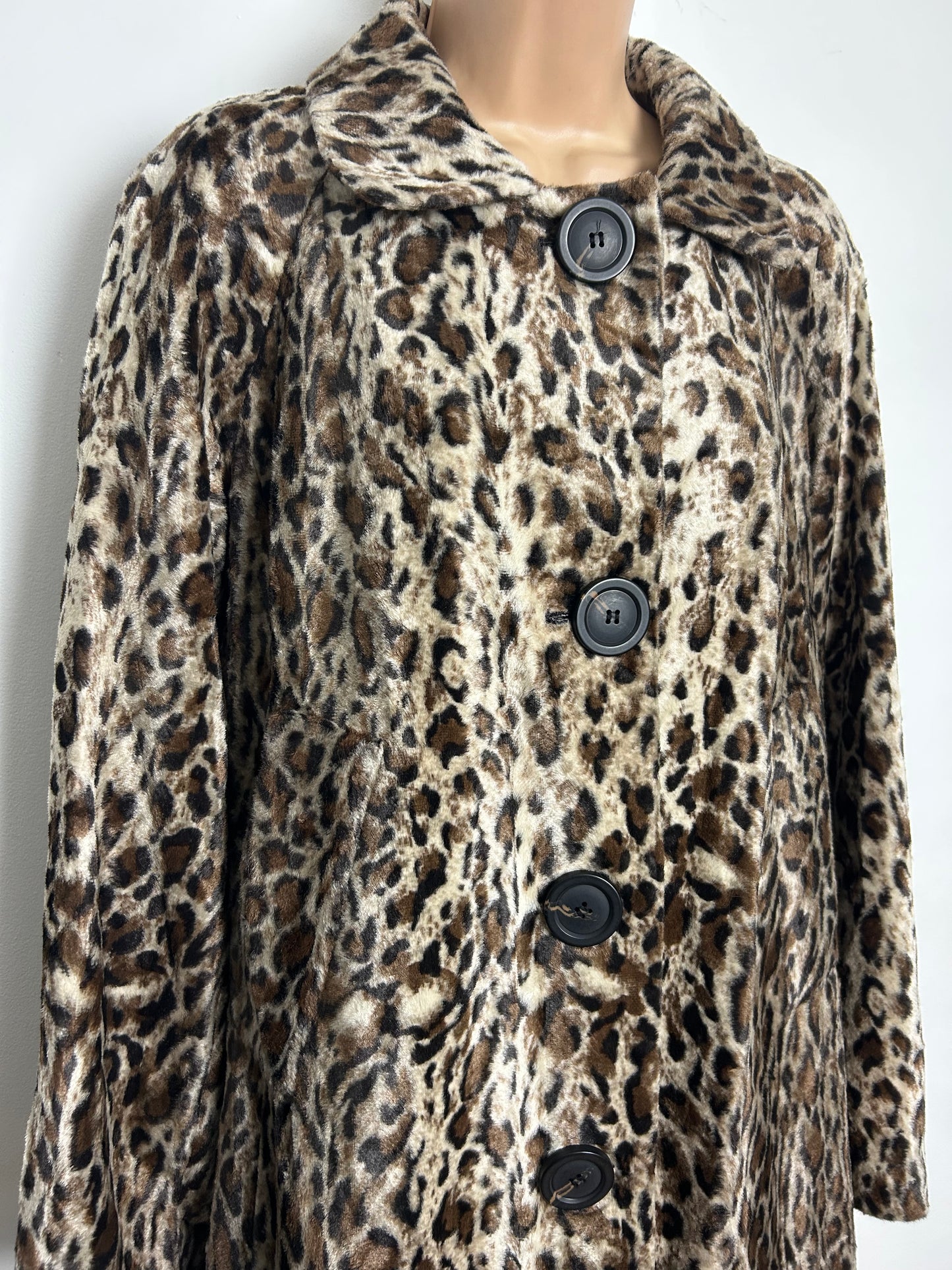 Gorgeous Size 12-14 Leopard Print Velvet Jacket By Bailey 44