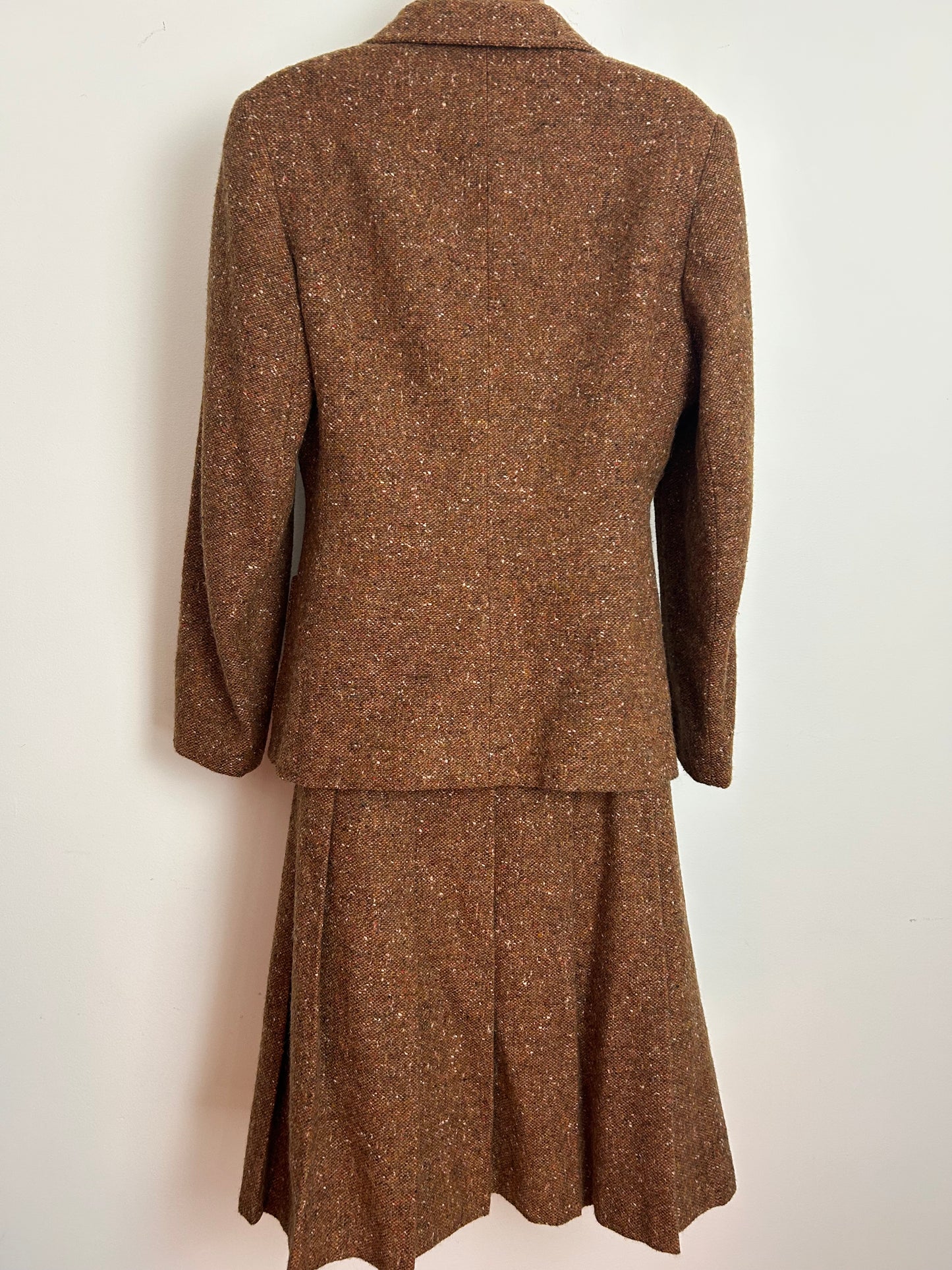 Vintage 1960s JULIUS Size 8 Brown Tweed Two Piece Wool Mix Skirt Suit