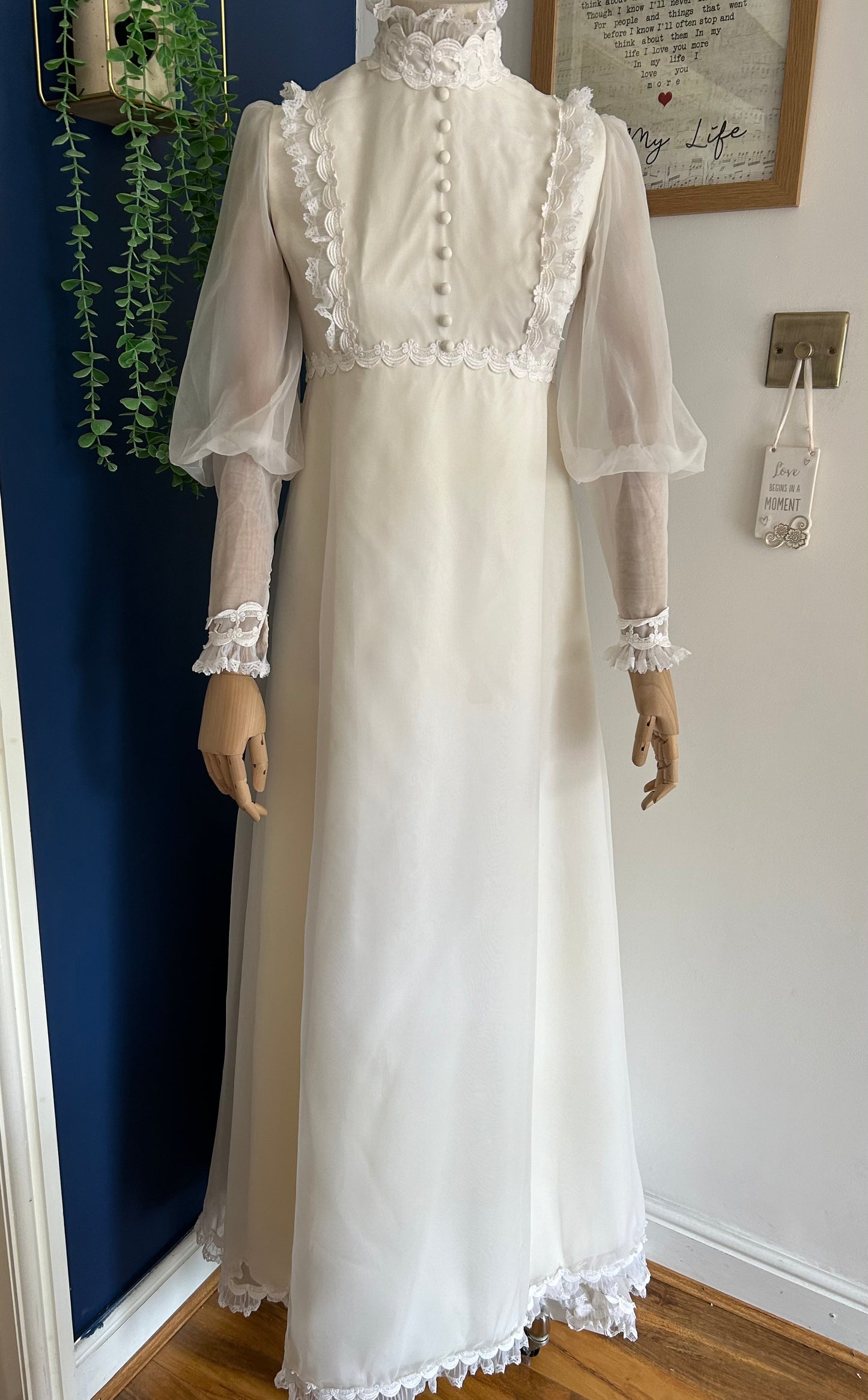 Vintage 1970s ELLIS COUTURE UK Size 10 White Lace Ivory Chiffon Over Sateen Juliet Sleeve Prairie Style Wedding Dress With Small Train